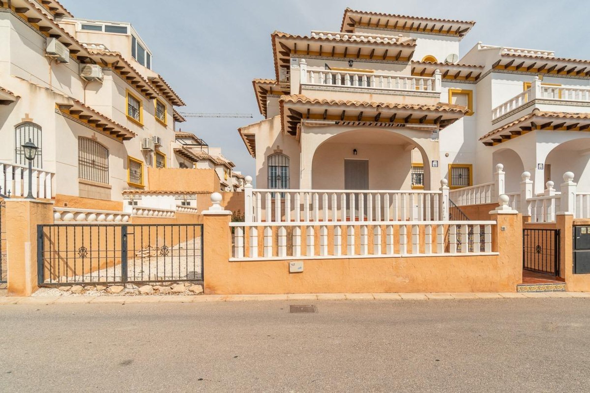 Resale - Villa -
Orihuela Costa - Los Dolses