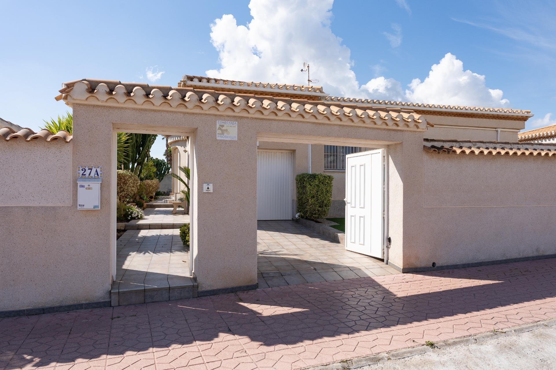 Resale - Villa -
Orihuela Costa - Playa Flamenca