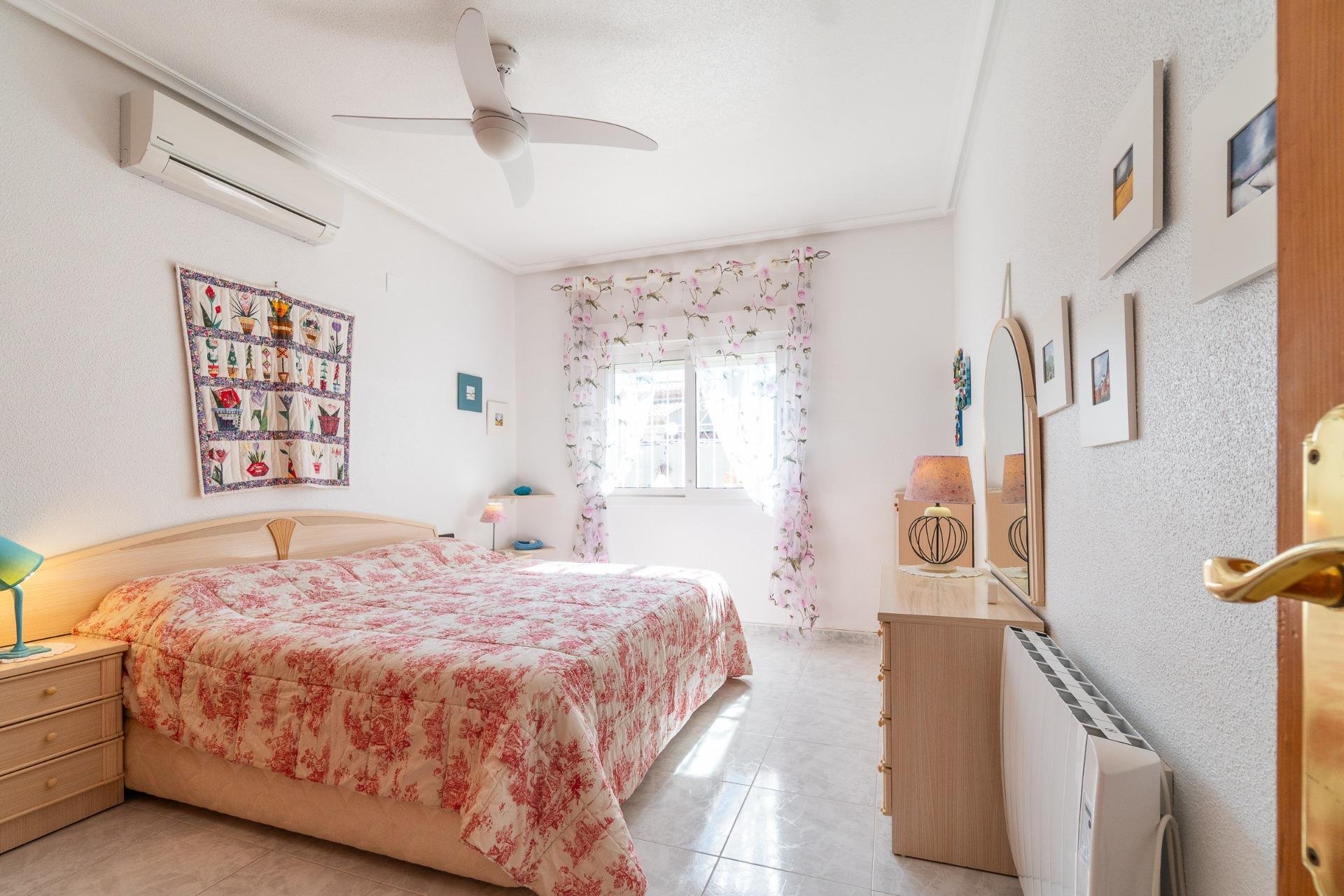 Resale - Villa -
Orihuela Costa - Playa Flamenca