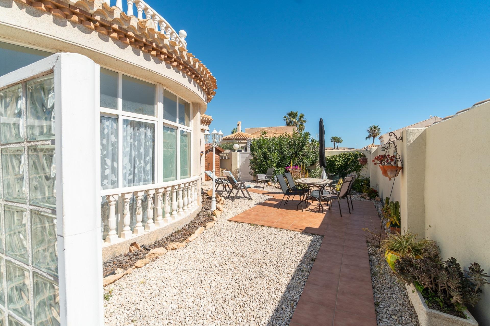Resale - Villa -
Orihuela Costa - Playa Flamenca