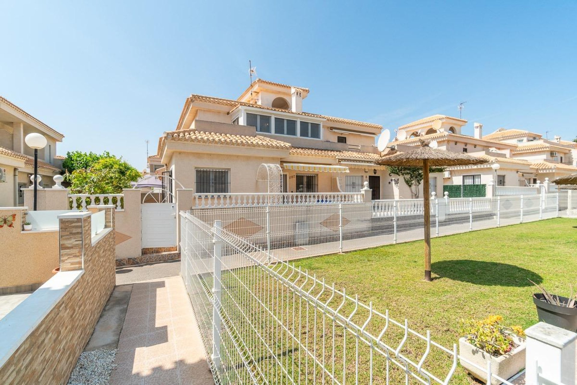 Resale - Villa -
Orihuela Costa - Playa Flamenca