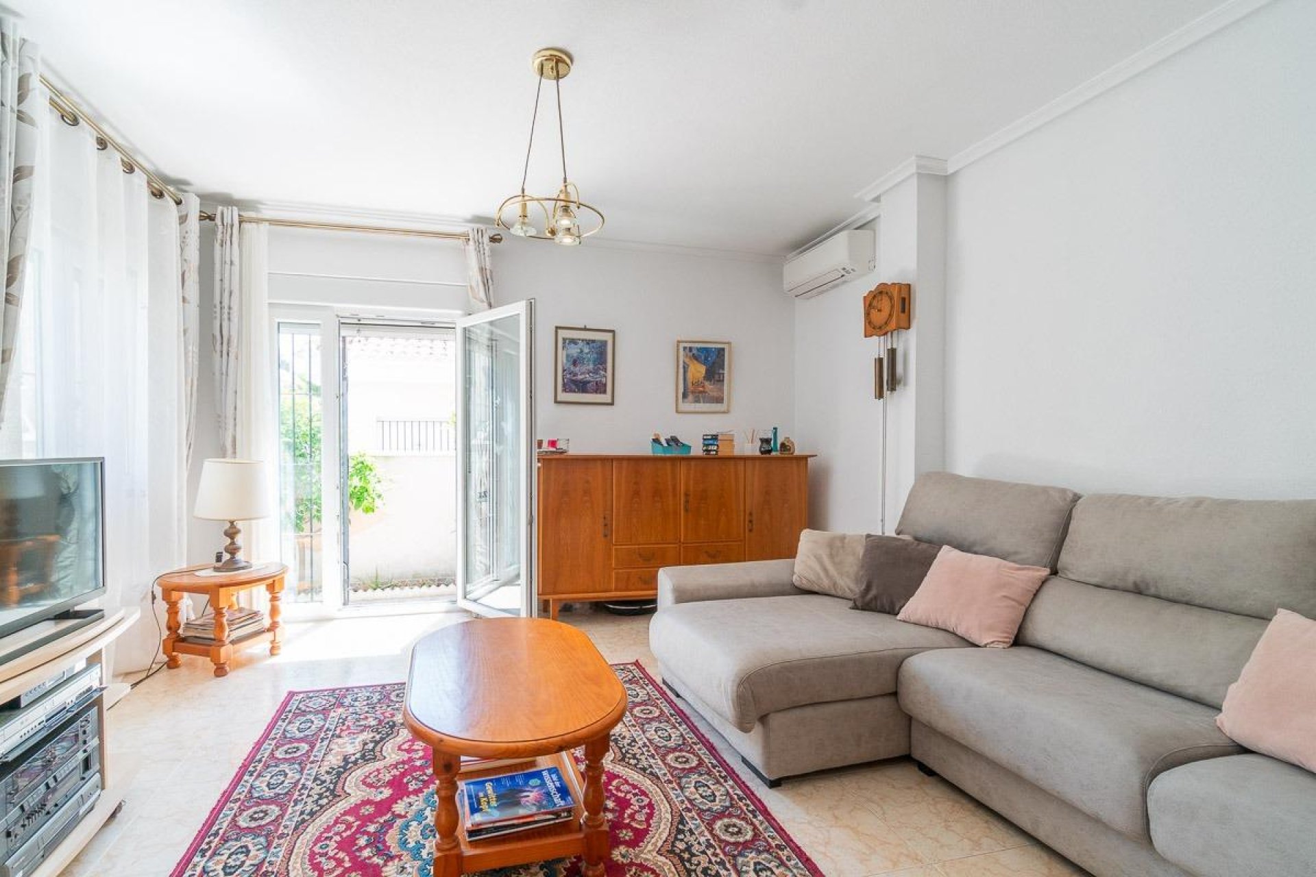 Resale - Villa -
Orihuela Costa - Playa Flamenca