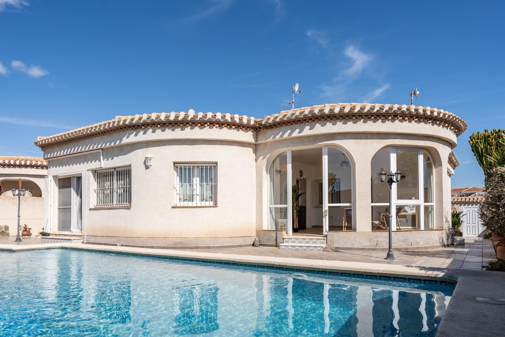 Resale - Villa -
Orihuela Costa - Playa Flamenca