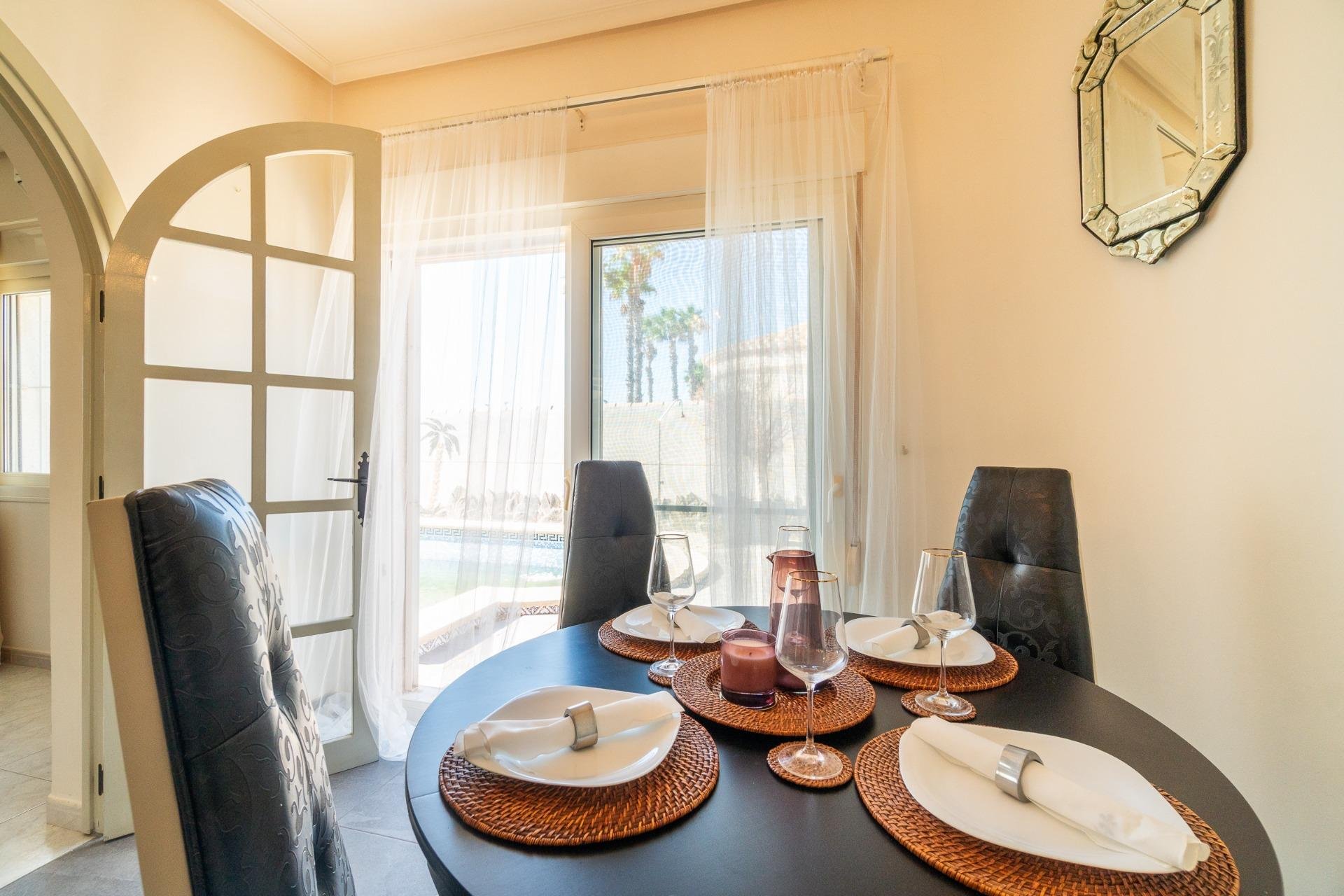 Resale - Villa -
Orihuela Costa - Playa Flamenca