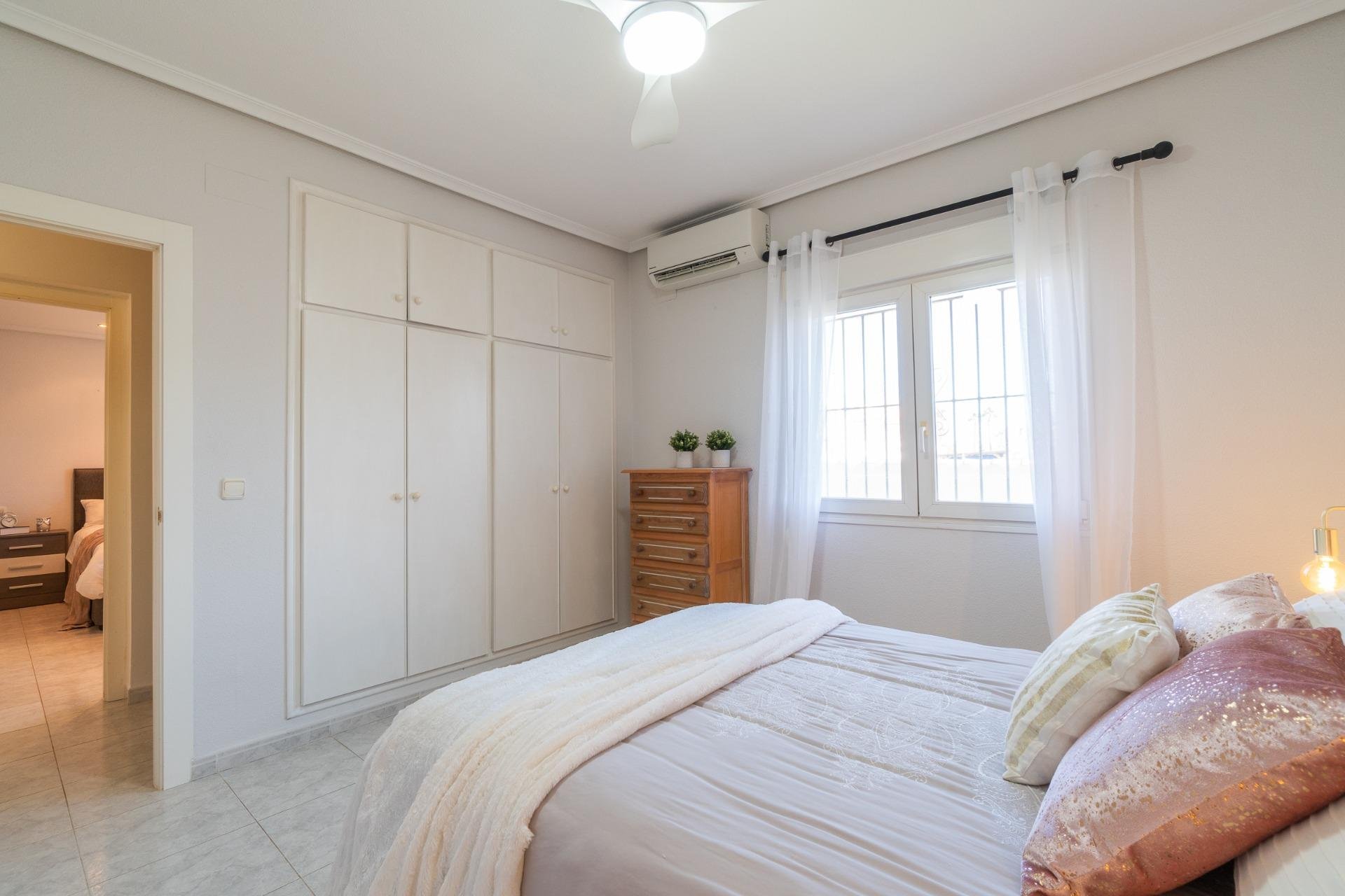 Resale - Villa -
Orihuela Costa - Playa Flamenca