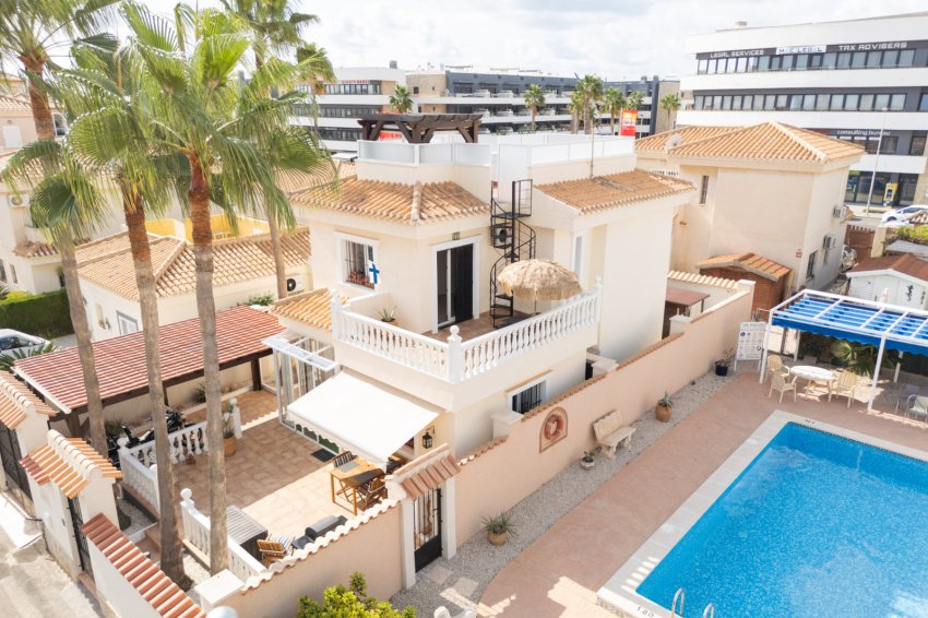 Resale - Villa -
Orihuela Costa - Playa Flamenca