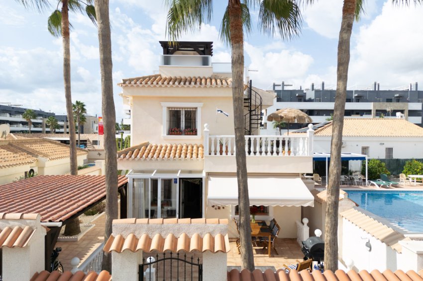 Resale - Villa -
Orihuela Costa - Playa Flamenca