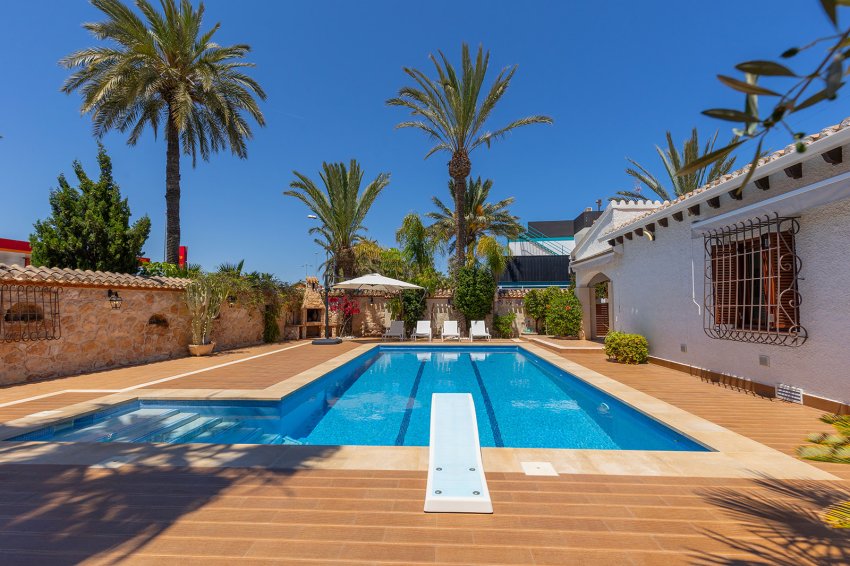 Resale - Villa -
Orihuela Costa - Punta Prima