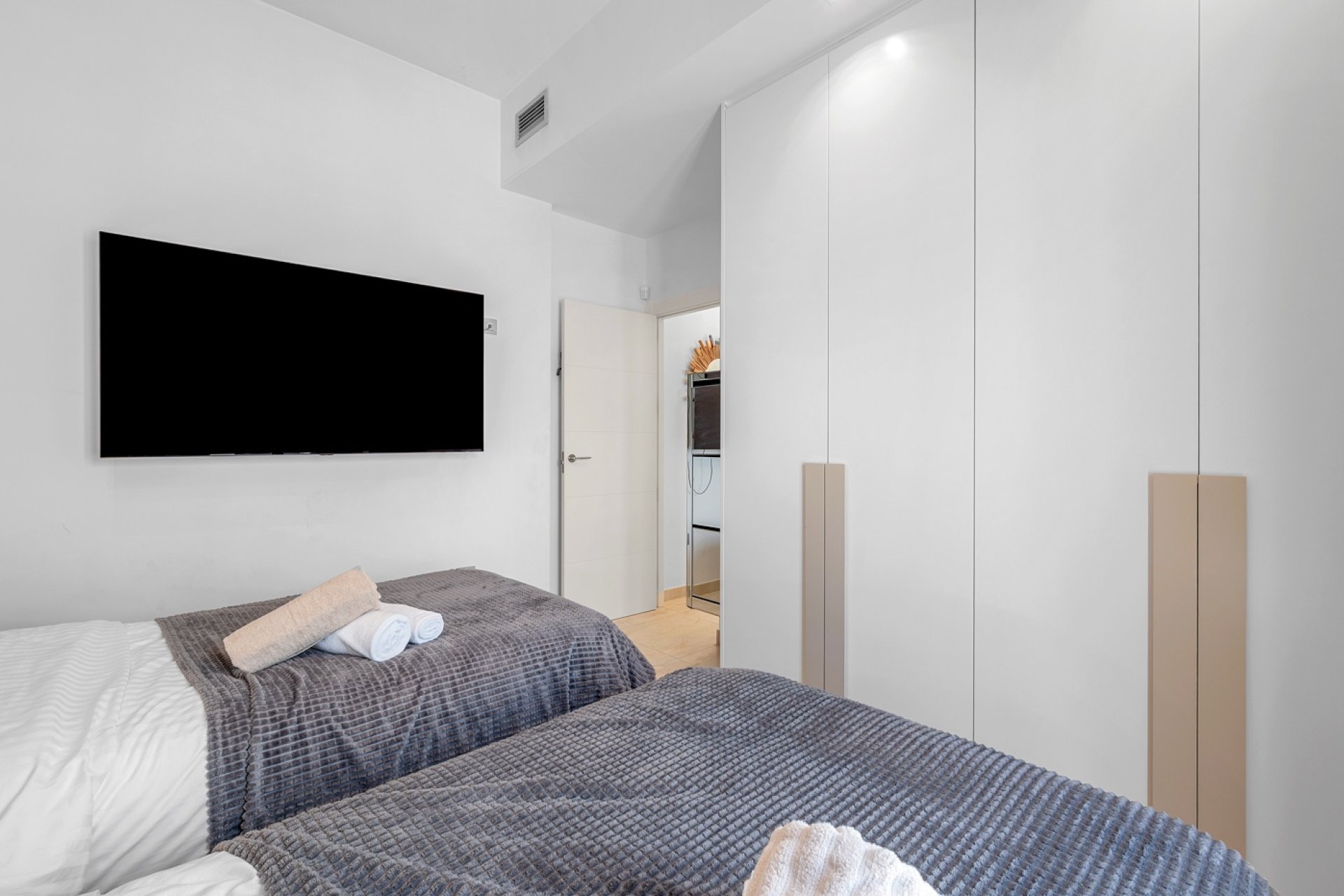 Resale - Villa -
Orihuela Costa - Villamartín