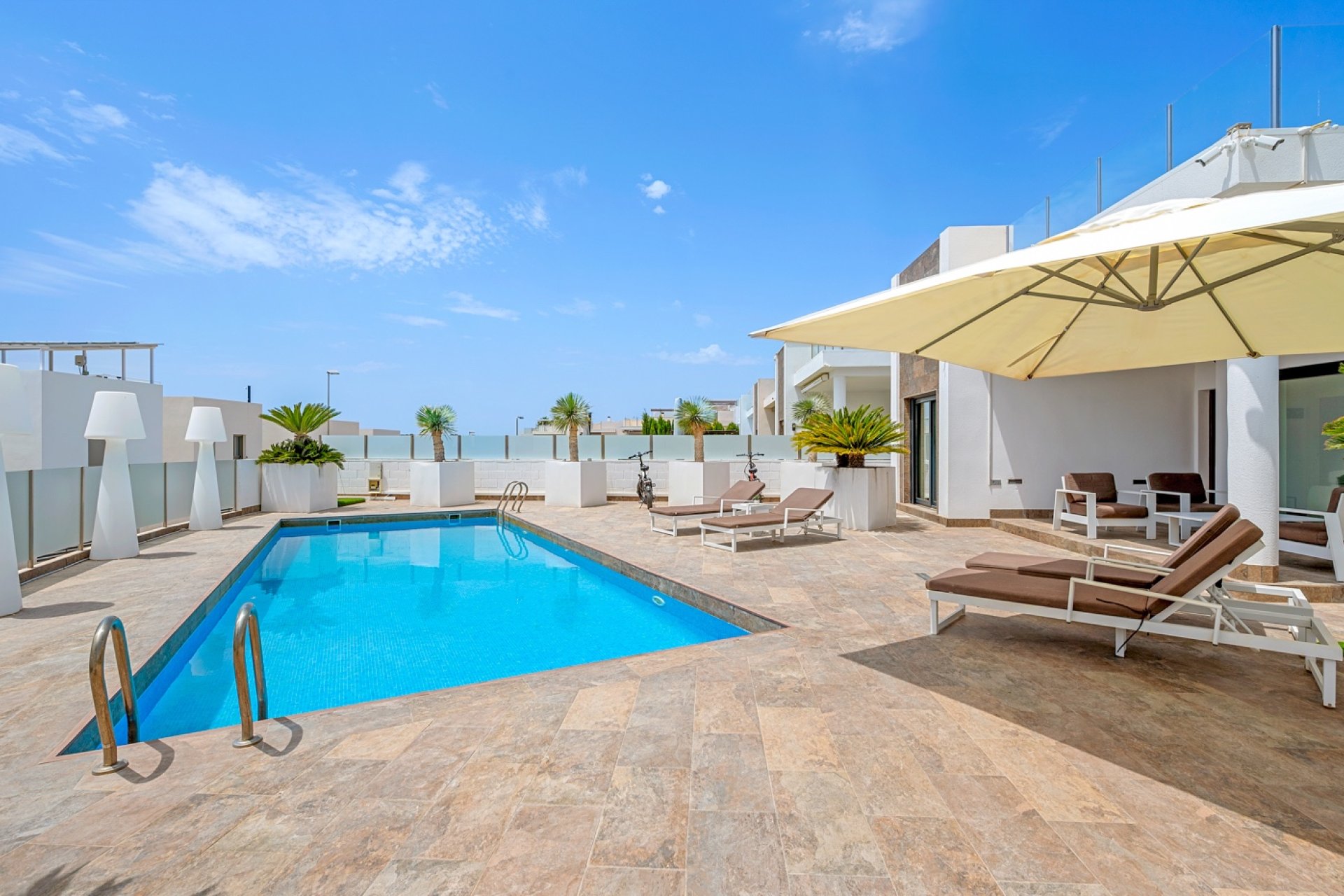 Resale - Villa -
Orihuela Costa - Villamartín