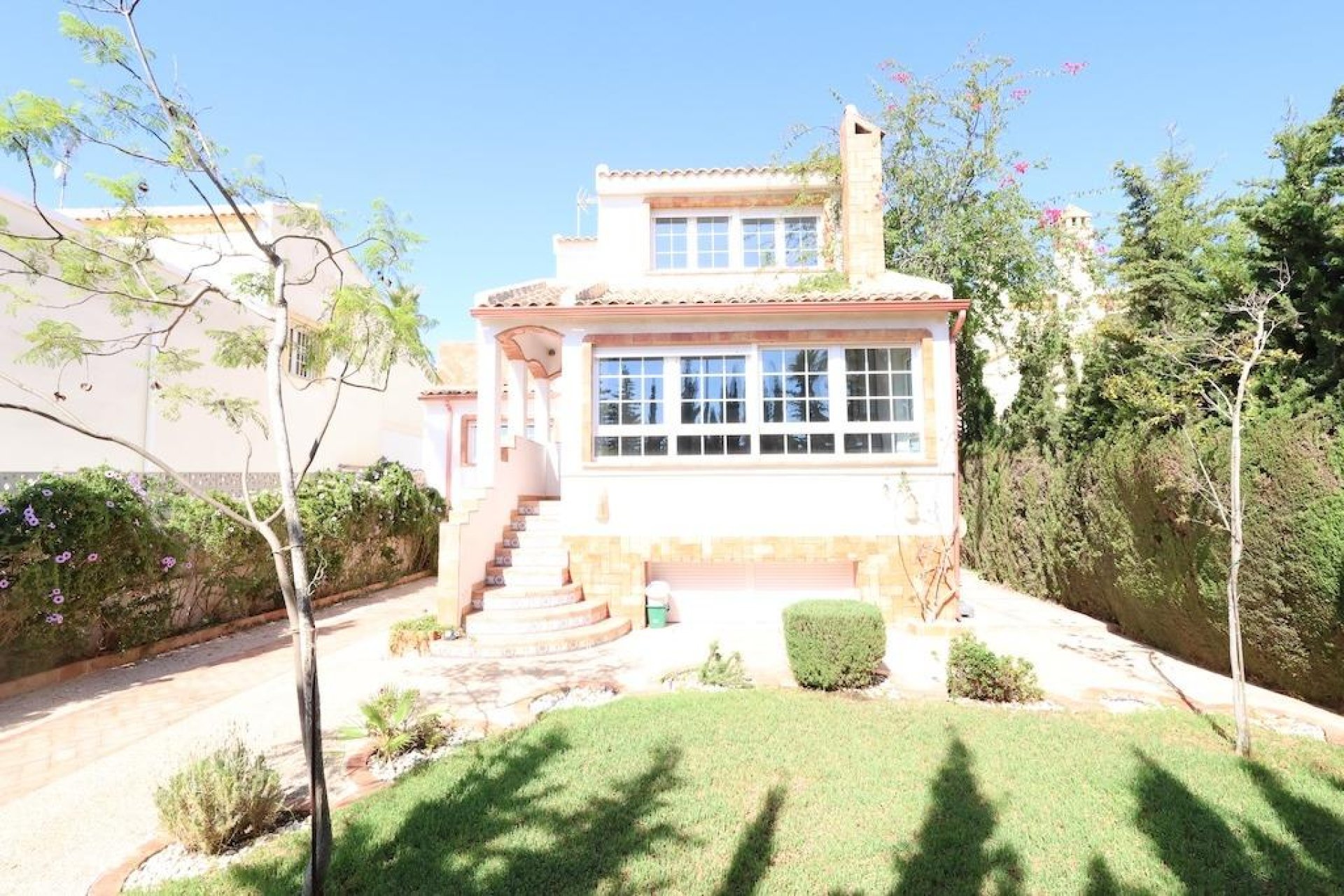 Resale - Villa -
Orihuela Costa - Villamartín