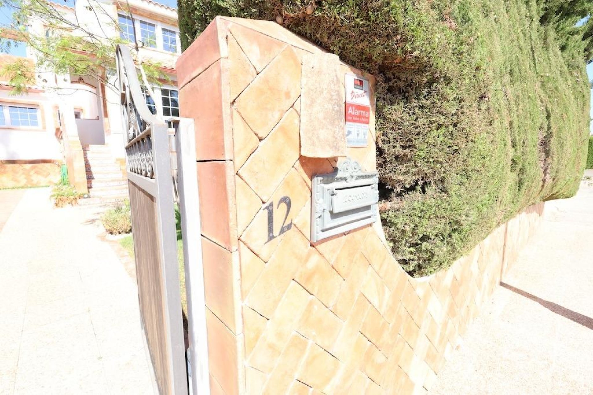 Resale - Villa -
Orihuela Costa - Villamartín