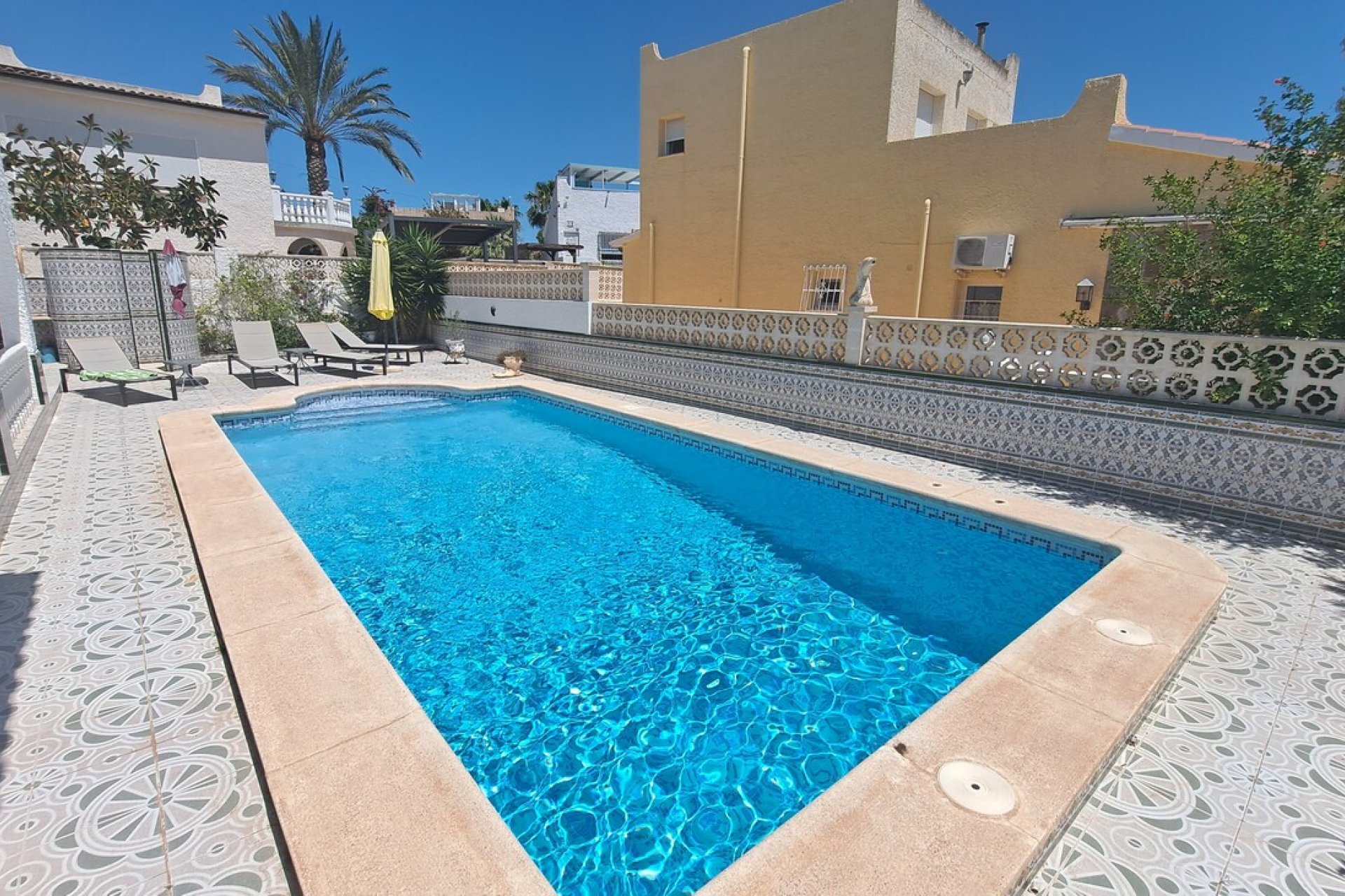 Resale - Villa -
Orihuela Costa - Villamartín