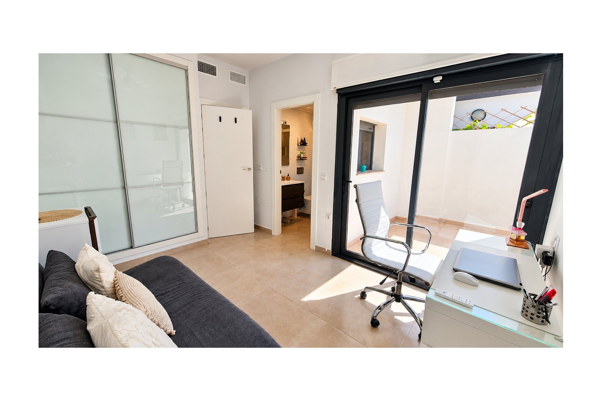 Resale - Villa -
Orihuela Costa - Villamartín