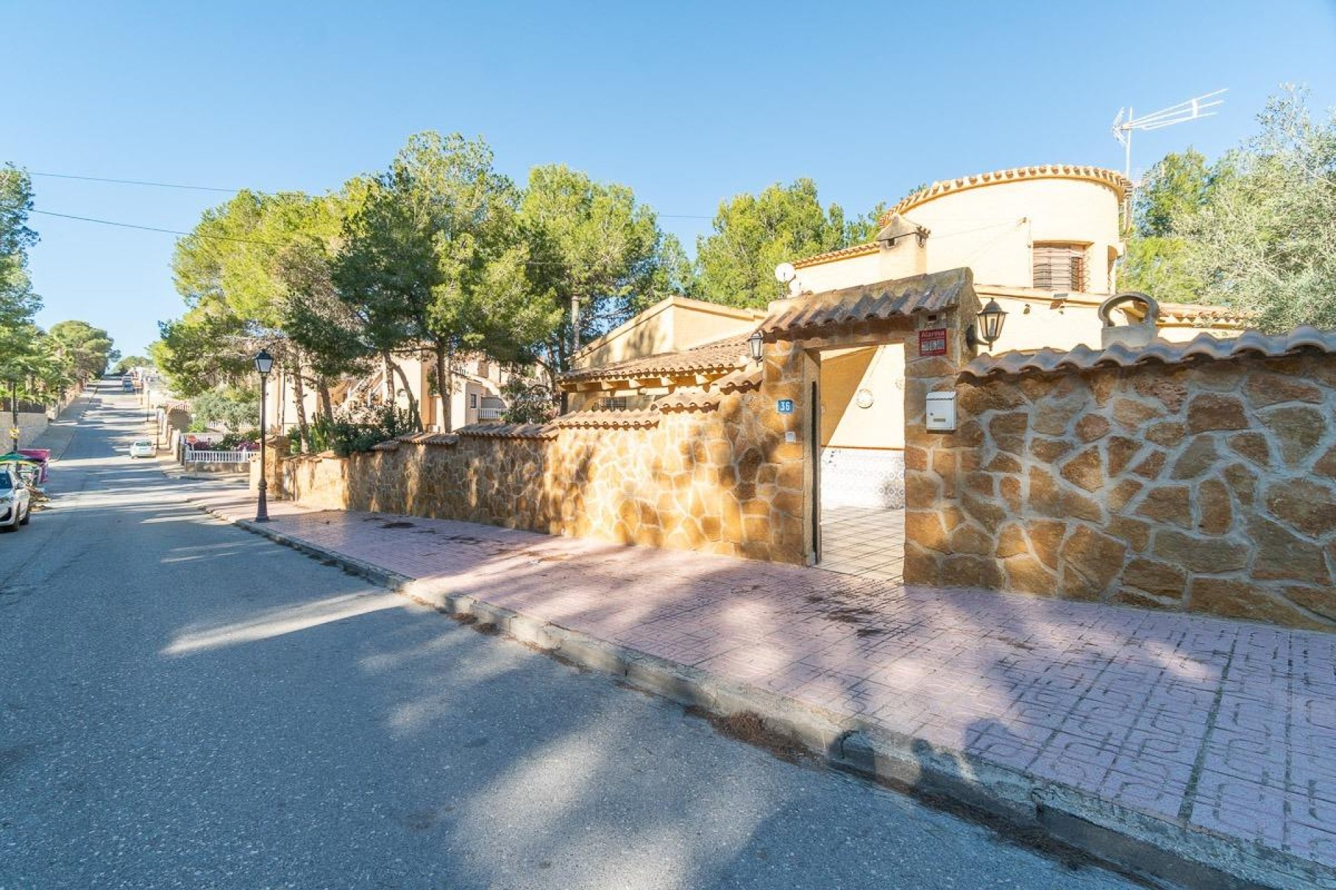 Resale - Villa -
Orihuela Costa - Villamartin