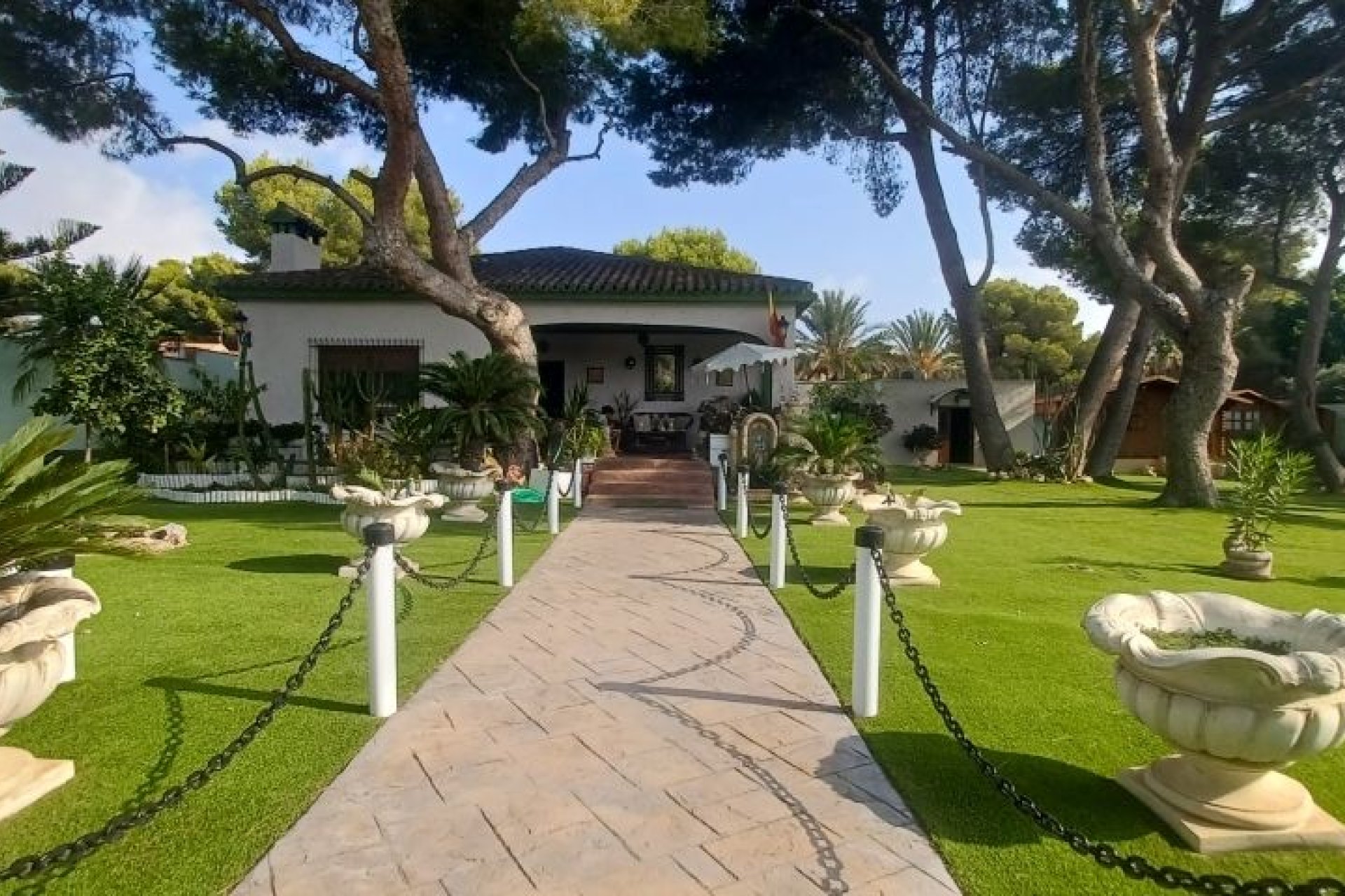 Resale - Villa -
Orihuela Costa