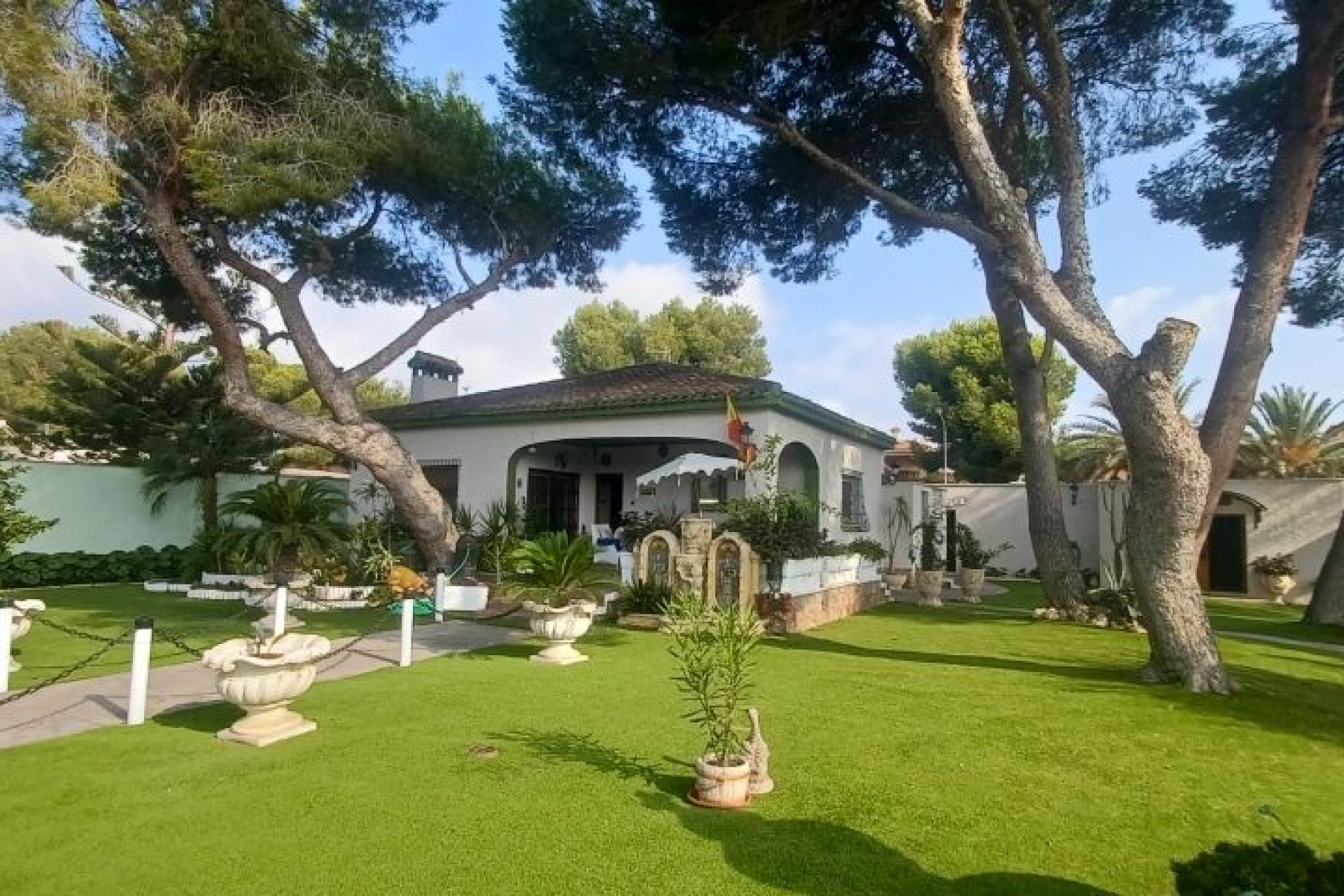 Resale - Villa -
Orihuela Costa
