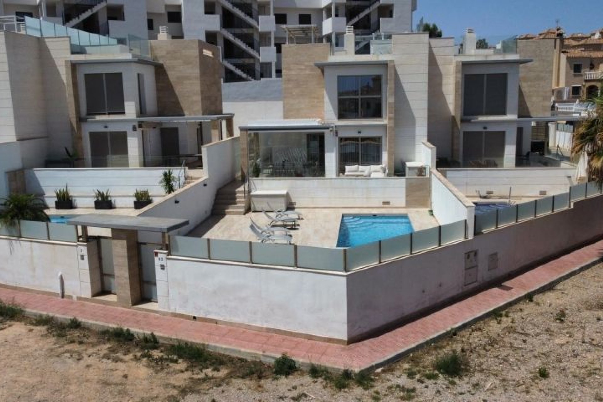 Resale - Villa -
Orihuela Costa
