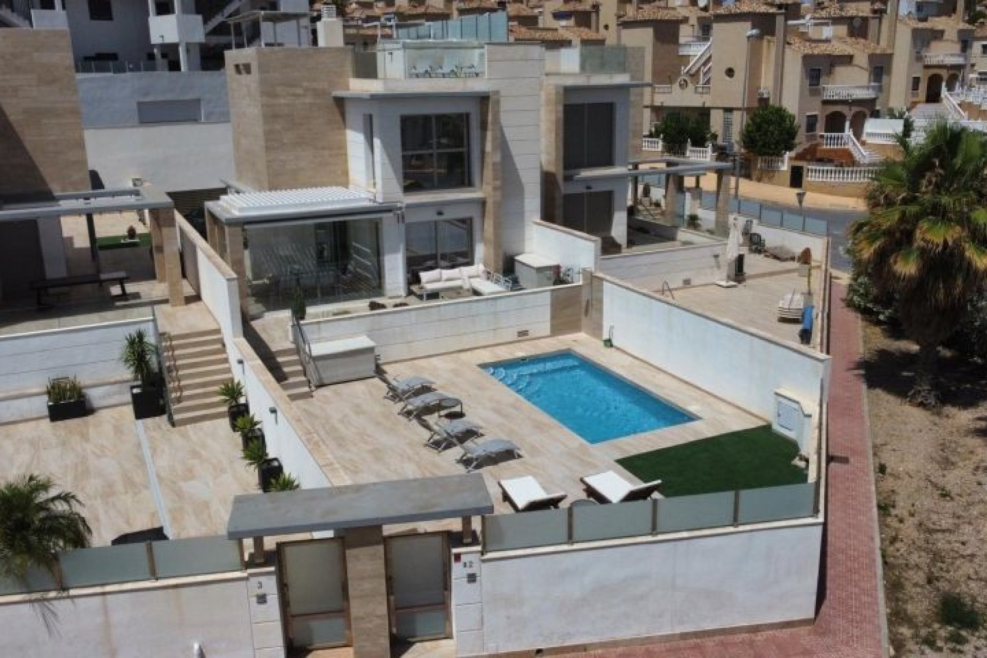 Resale - Villa -
Orihuela Costa