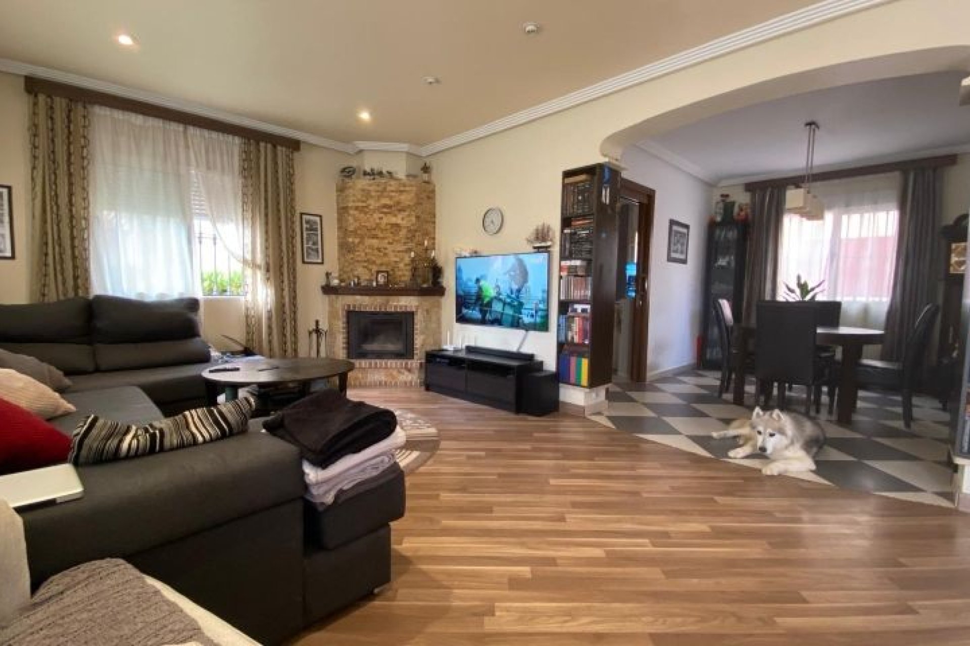 Resale - Villa -
Orihuela Costa