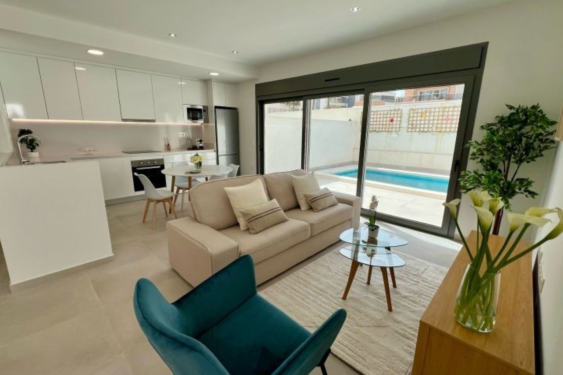 Resale - Villa -
Orihuela Costa