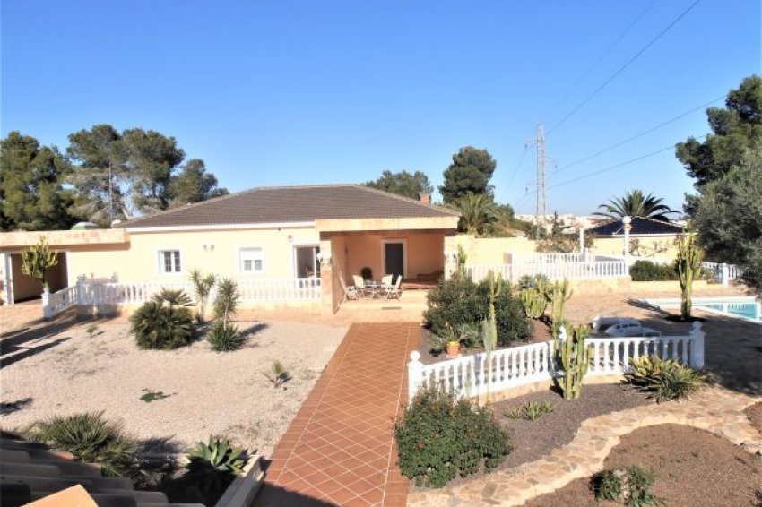 Resale - Villa -
Orihuela Costa