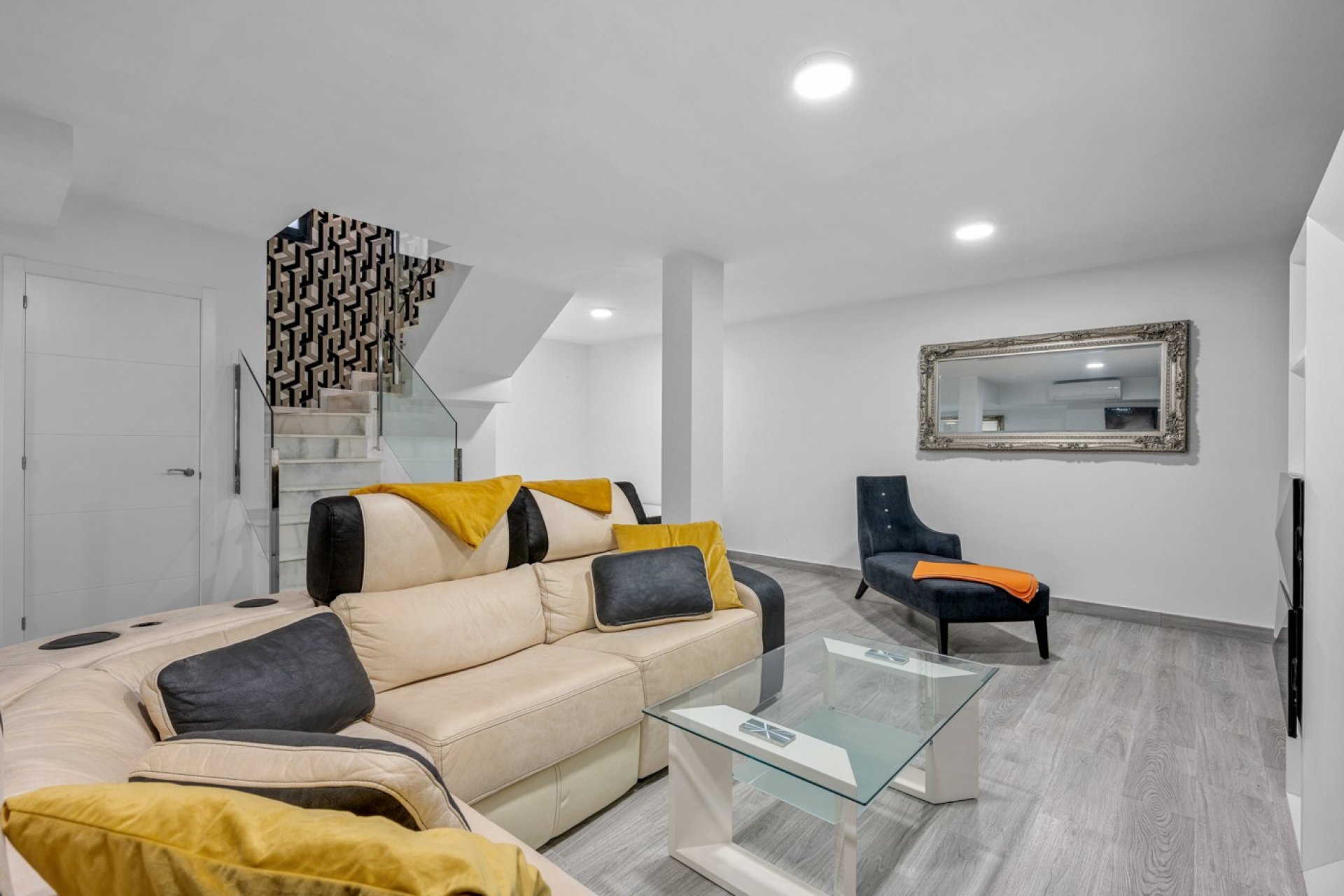 Resale - Villa -
Orihuela Costa