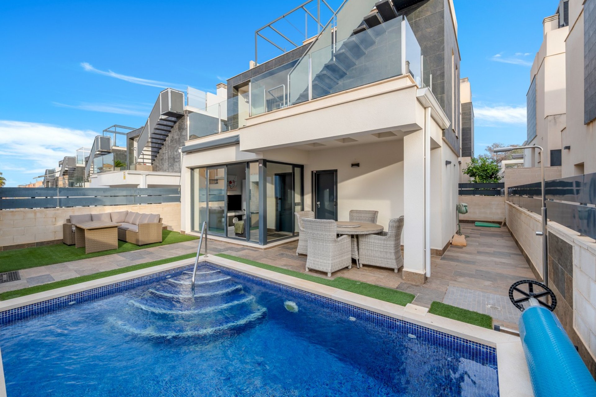 Resale - Villa -
Orihuela Costa