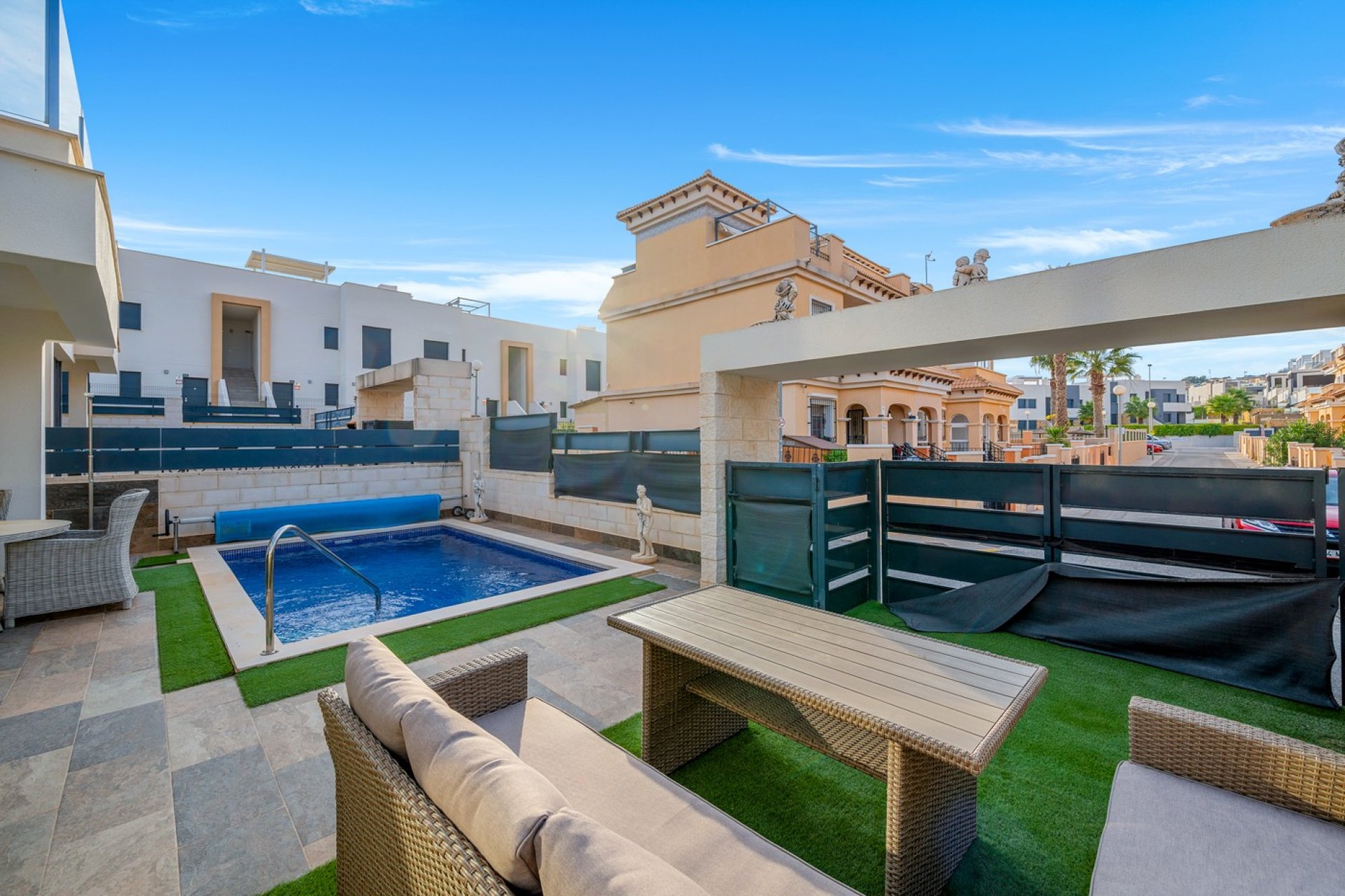 Resale - Villa -
Orihuela Costa