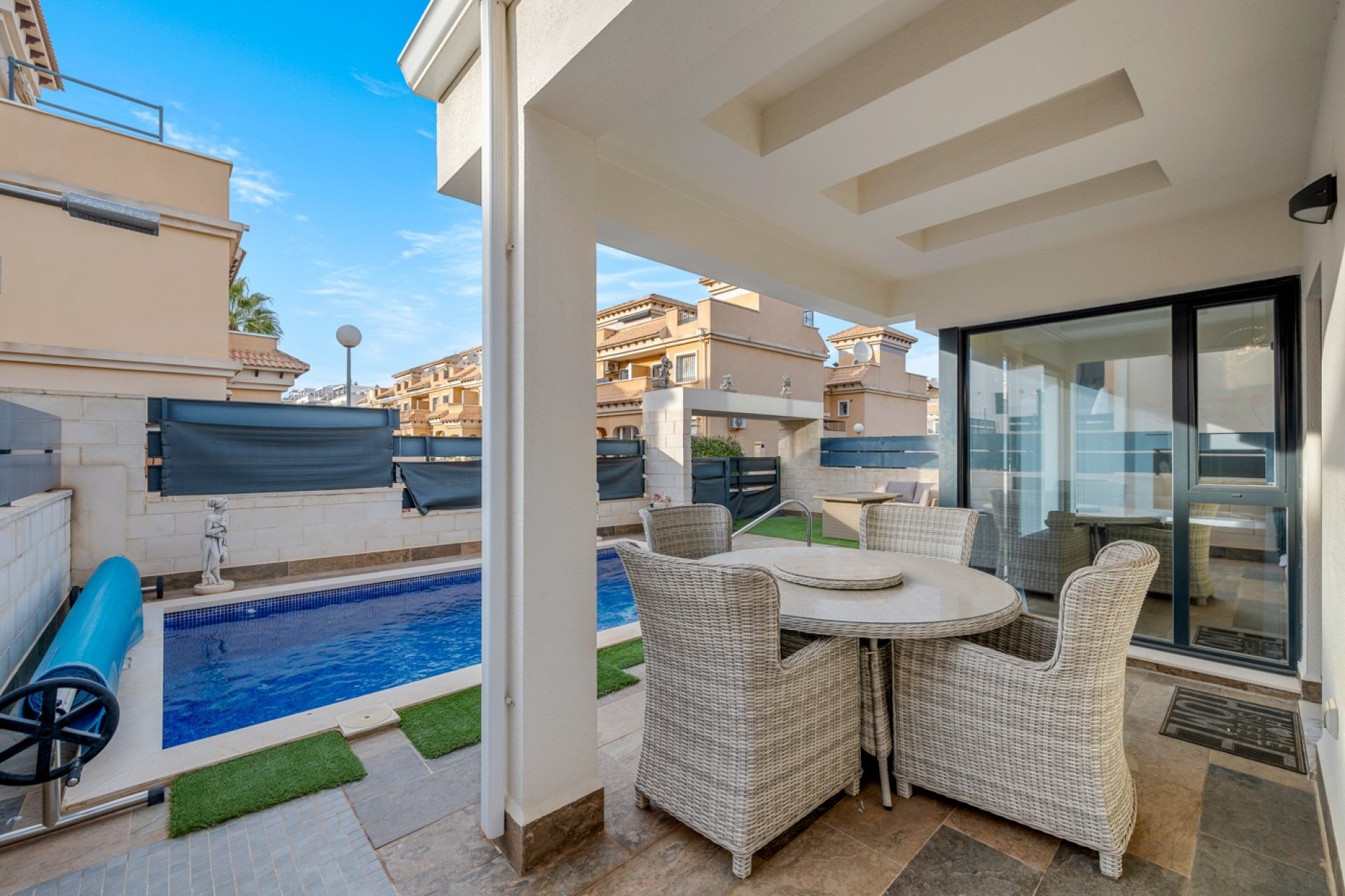 Resale - Villa -
Orihuela Costa