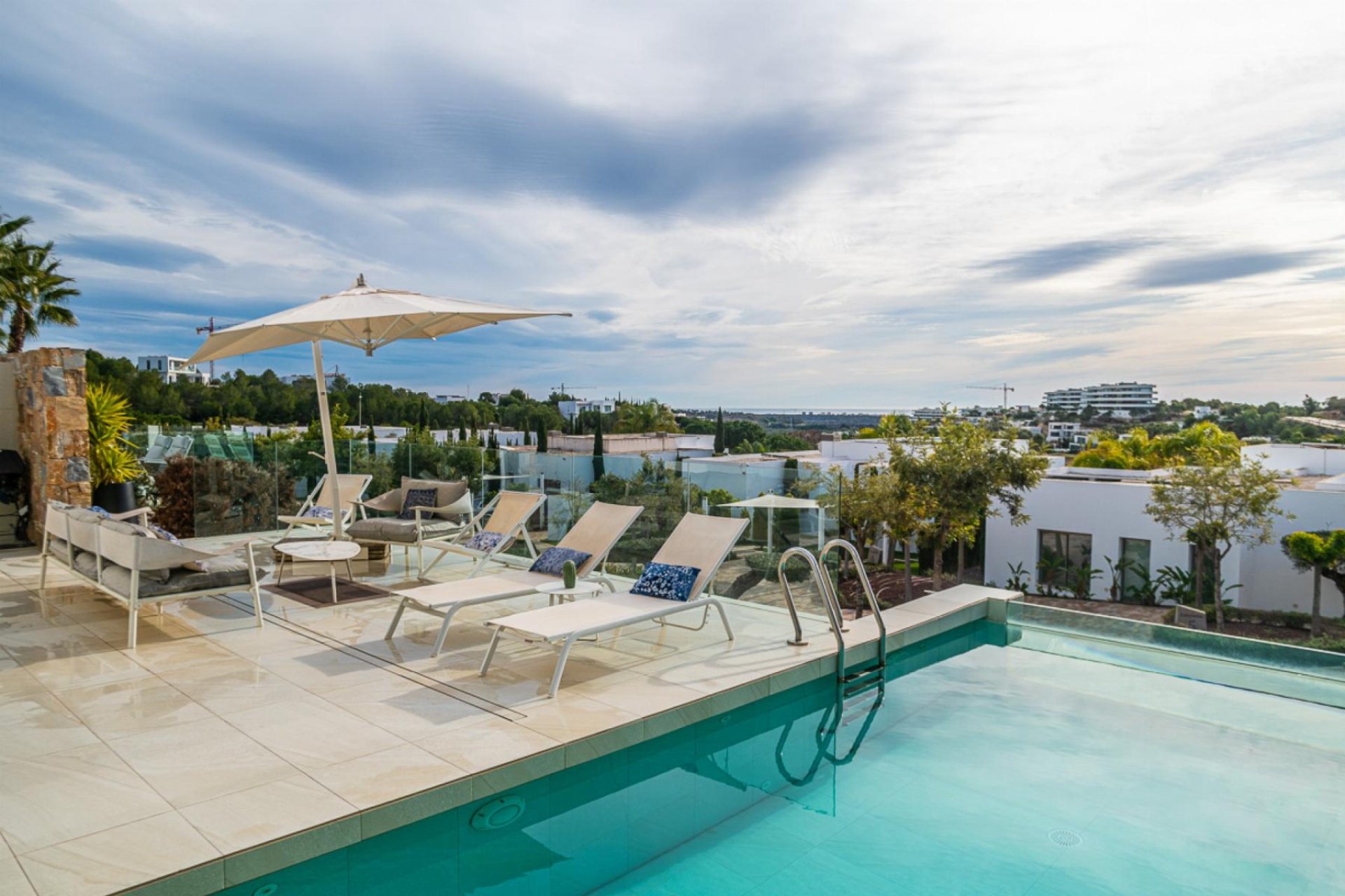 Resale - Villa -
Orihuela Costa