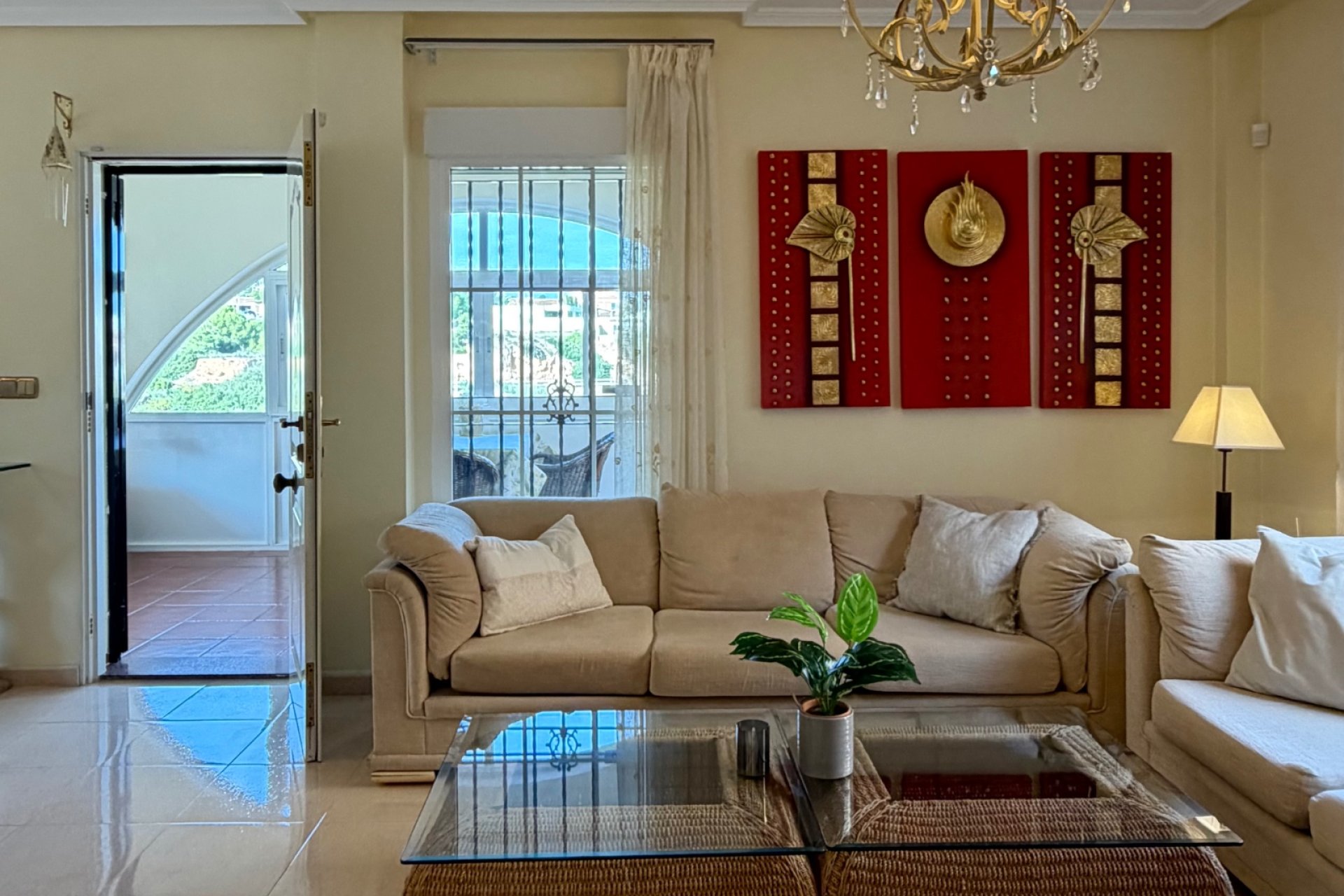 Resale - Villa -
Orihuela Costa