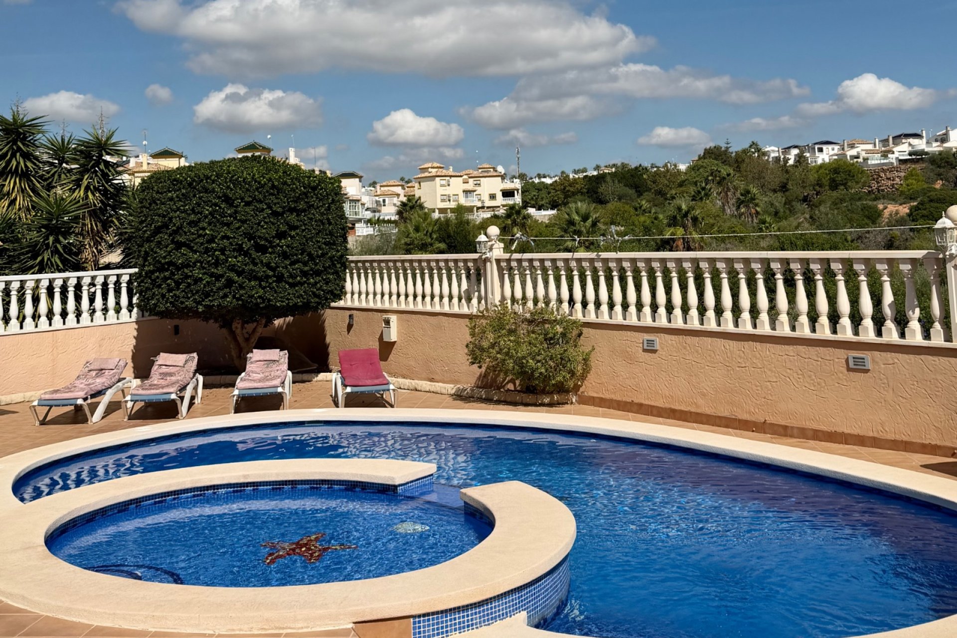 Resale - Villa -
Orihuela Costa