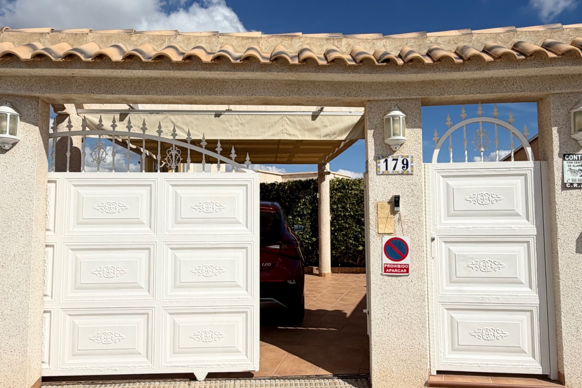 Resale - Villa -
Orihuela Costa