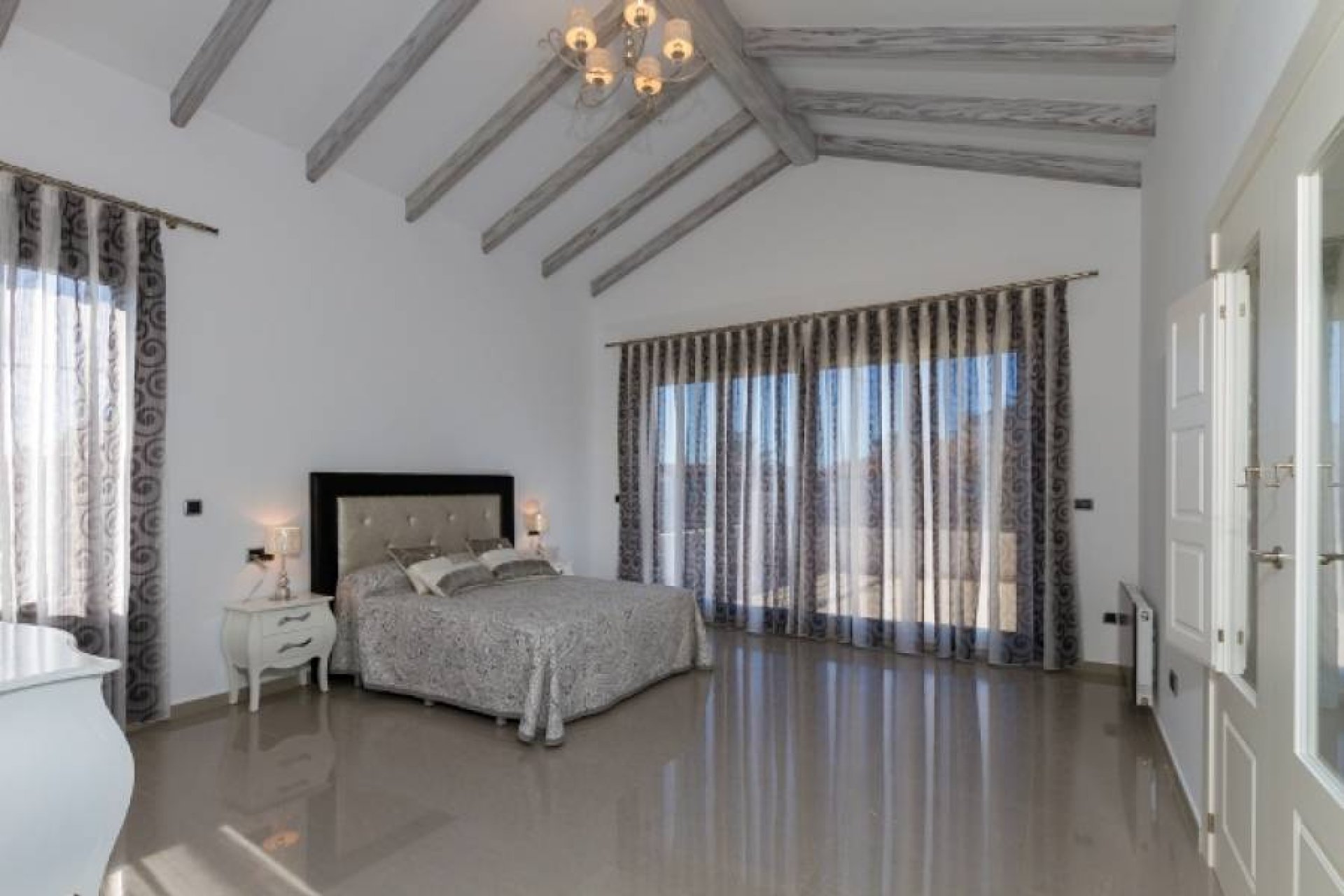 Resale - Villa -
Orihuela Costa