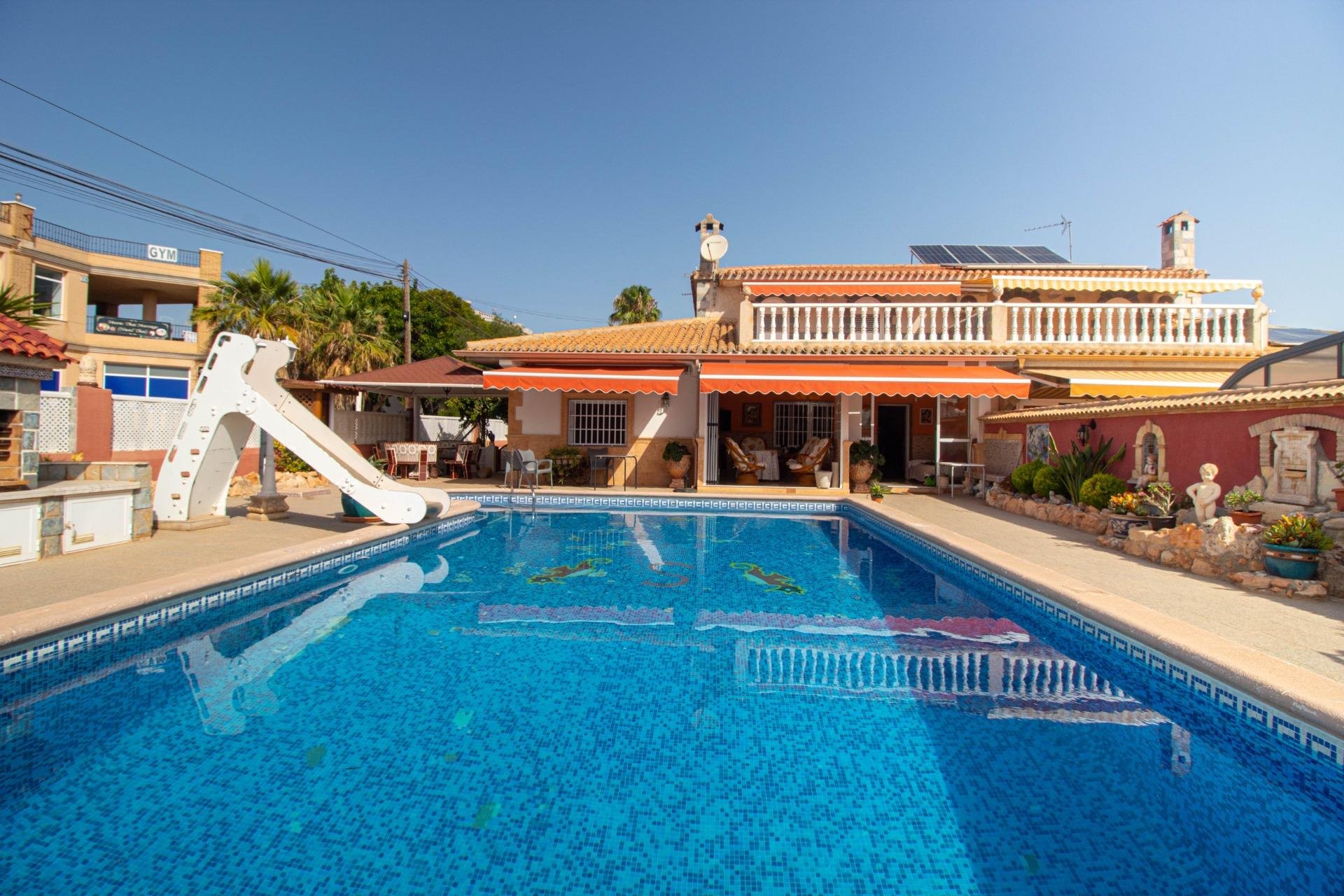 Resale - Villa -
Orihuela Costa