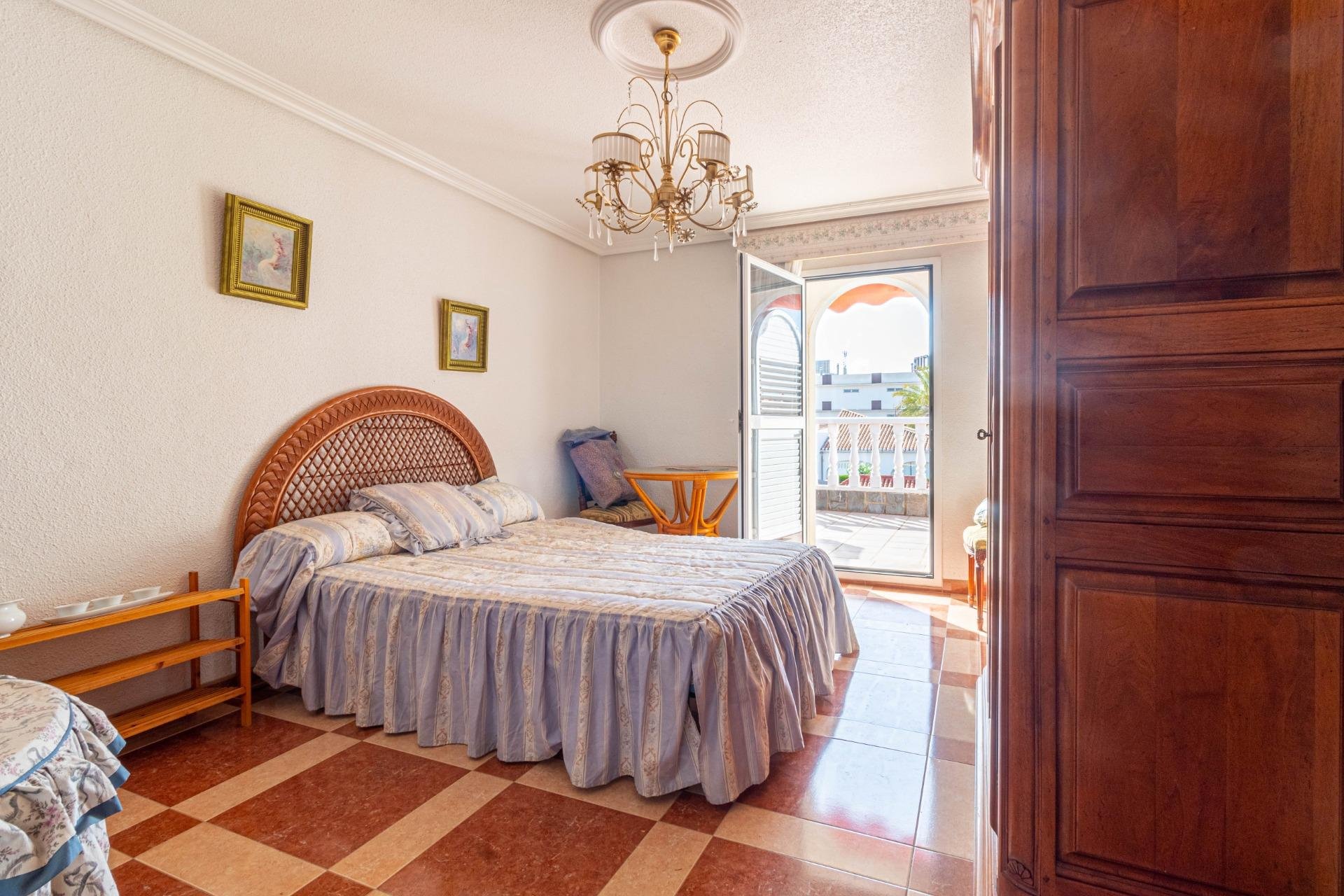 Resale - Villa -
Orihuela Costa