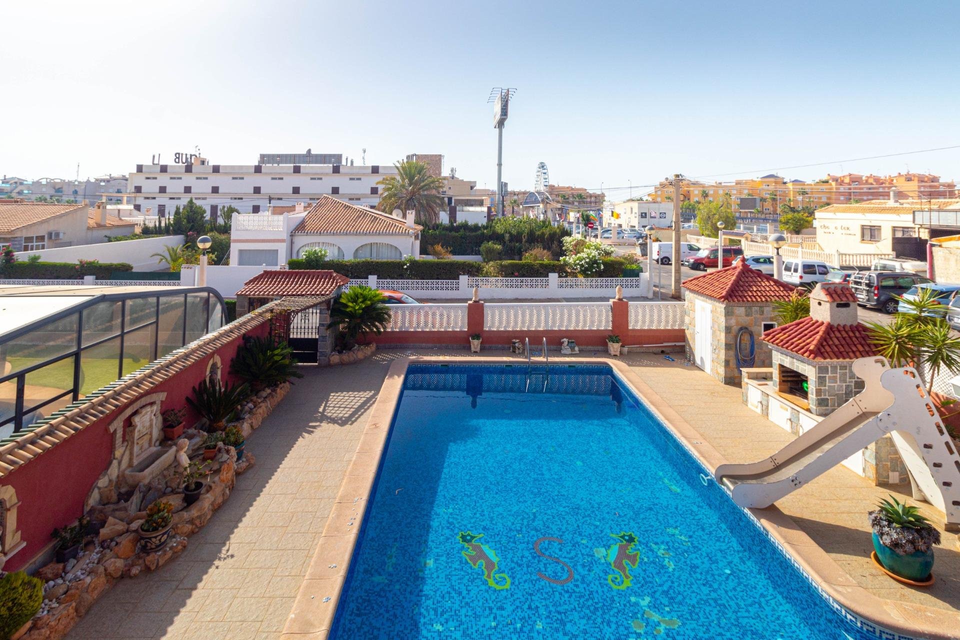 Resale - Villa -
Orihuela Costa
