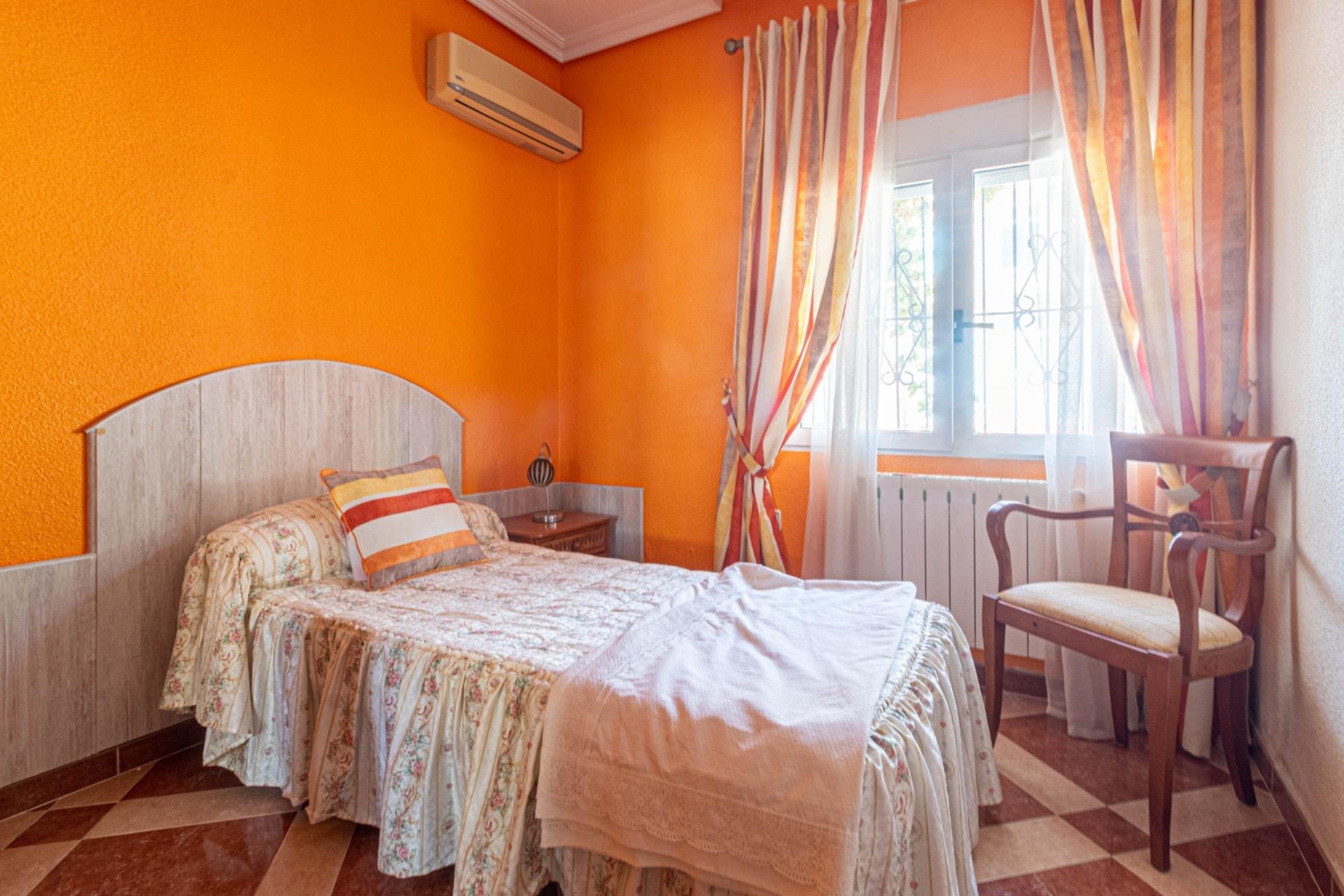 Resale - Villa -
Orihuela Costa