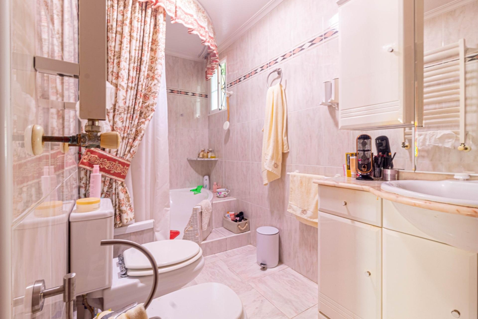 Resale - Villa -
Orihuela Costa