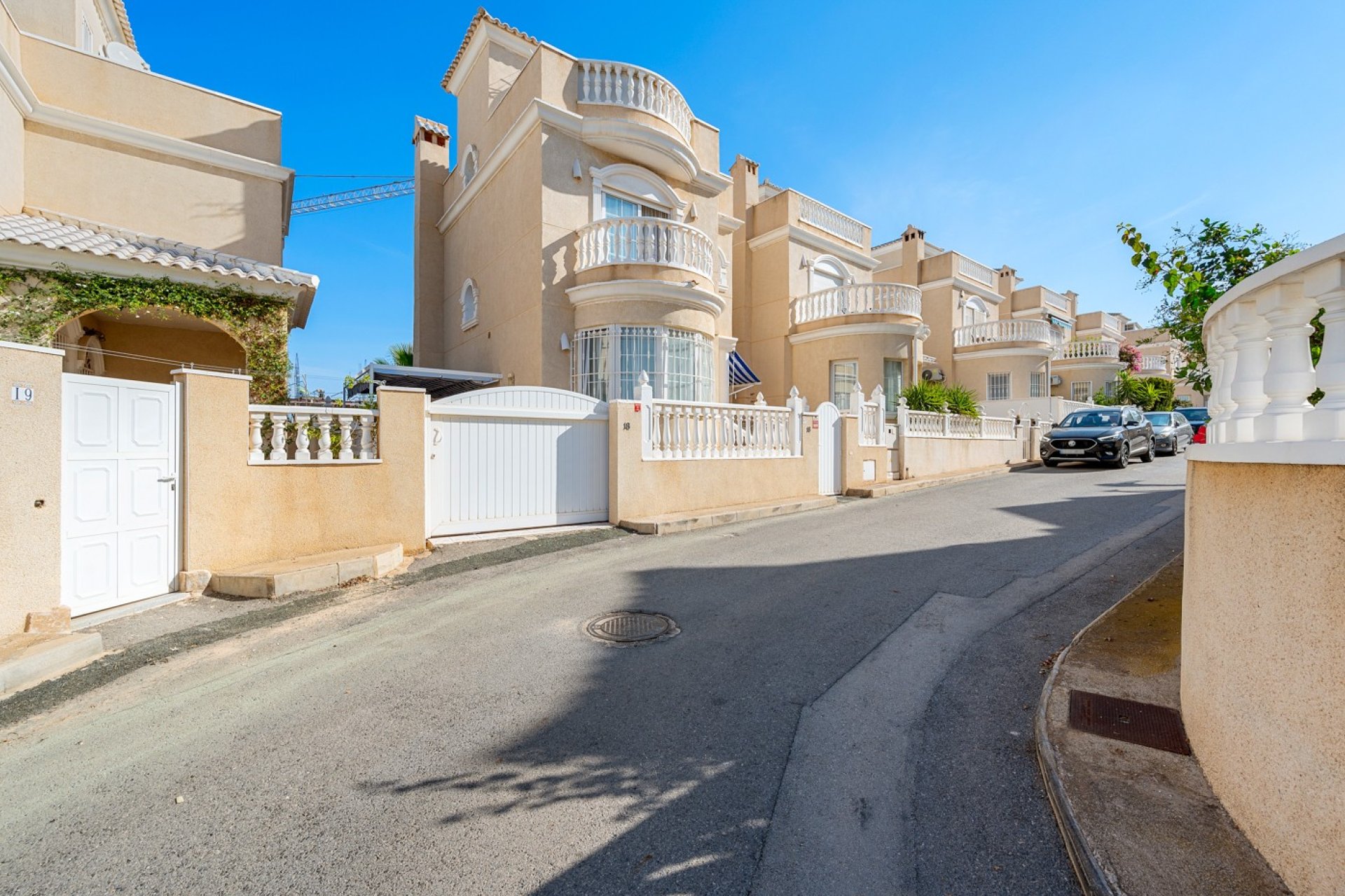 Resale - Villa -
Orihuela - Los Altos