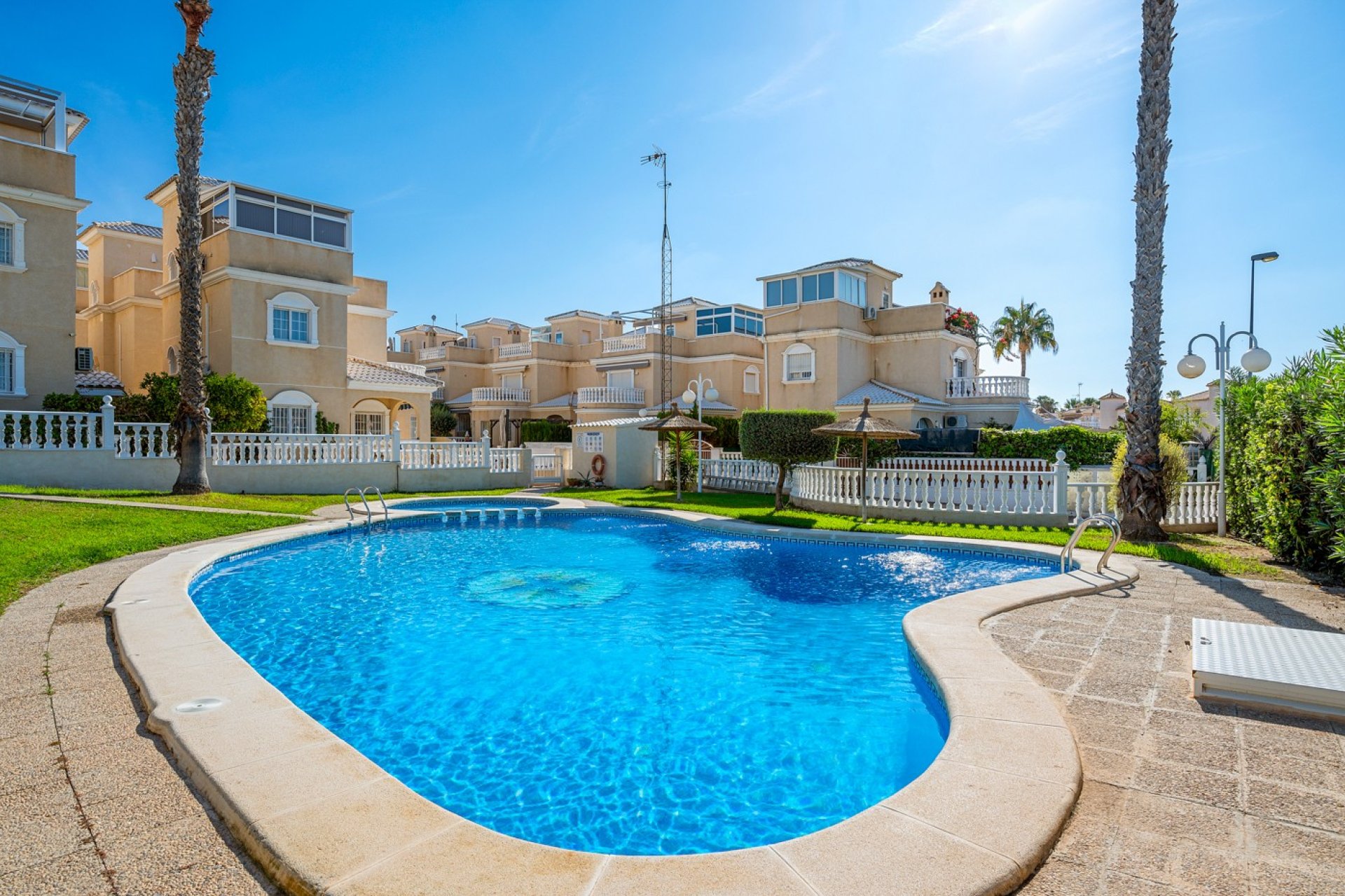 Resale - Villa -
Orihuela - Los Altos