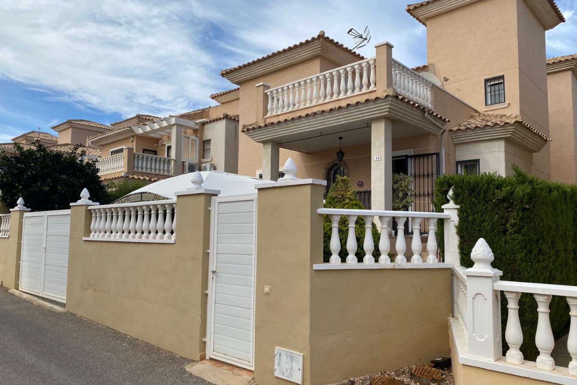 Resale - Villa -
Orihuela - Los Balcones y los Altos