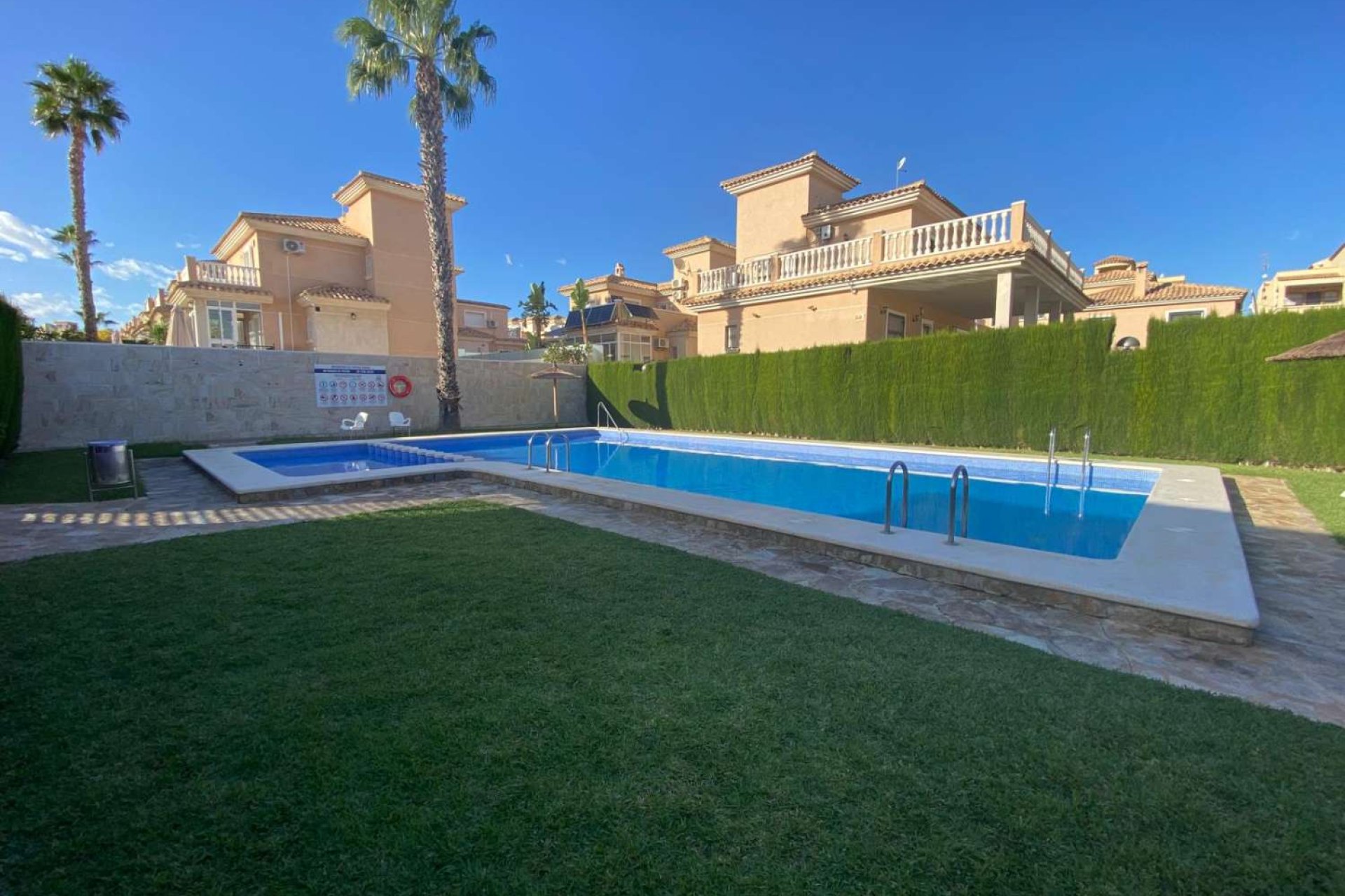 Resale - Villa -
Orihuela - Los Balcones y los Altos