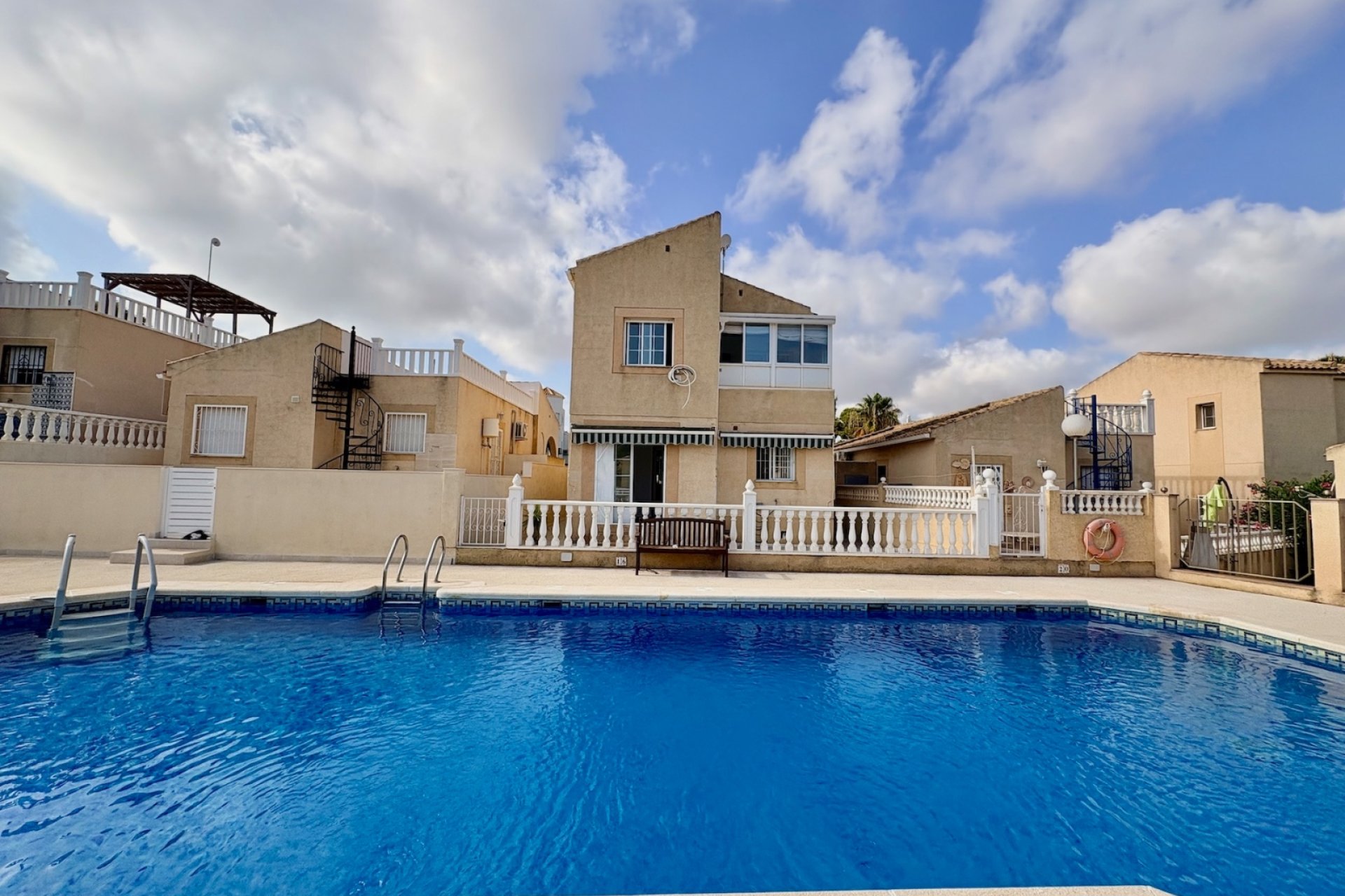 Resale - Villa -
Orihuela - Los Balcones