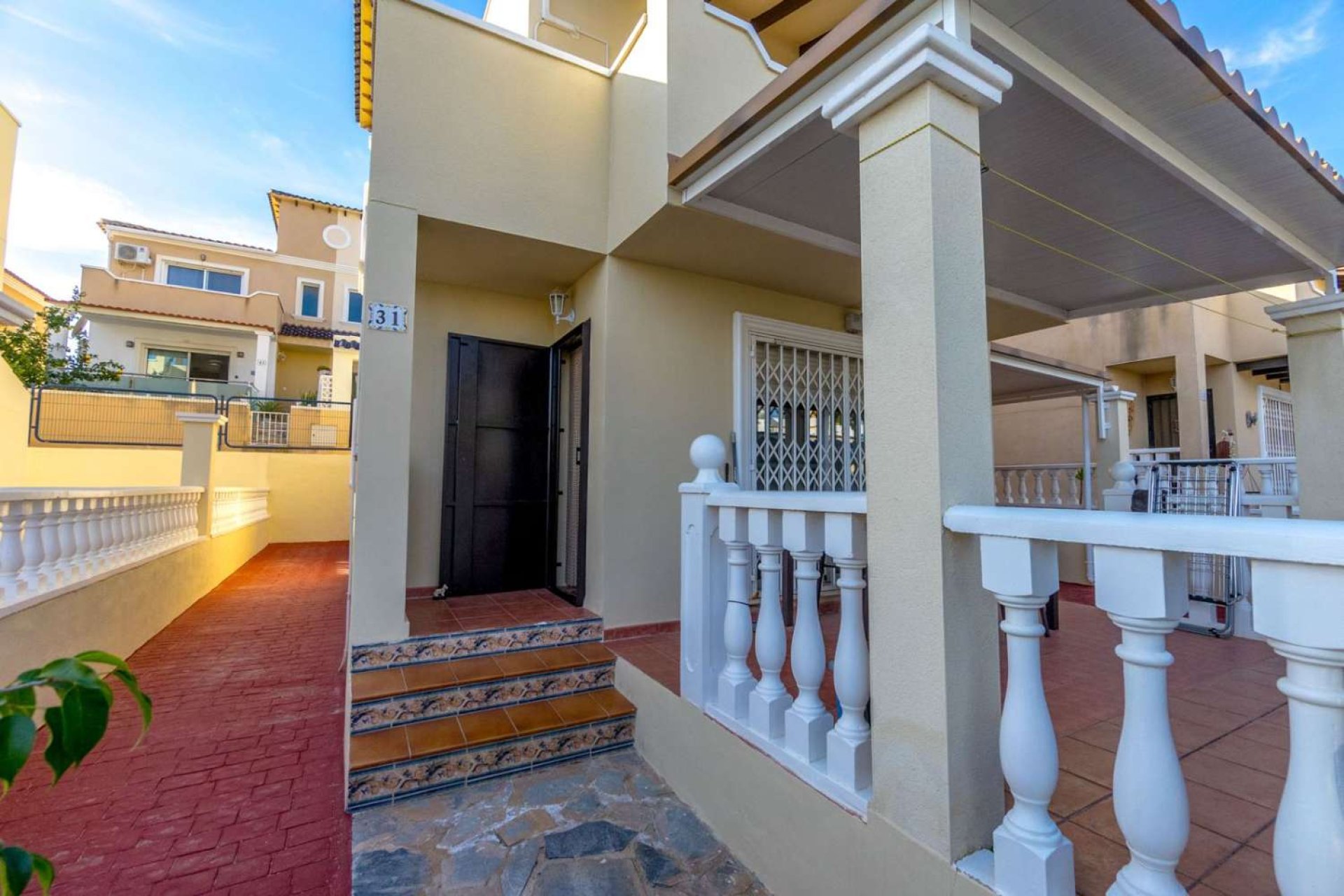 Resale - Villa -
Orihuela - Orihuela Costa