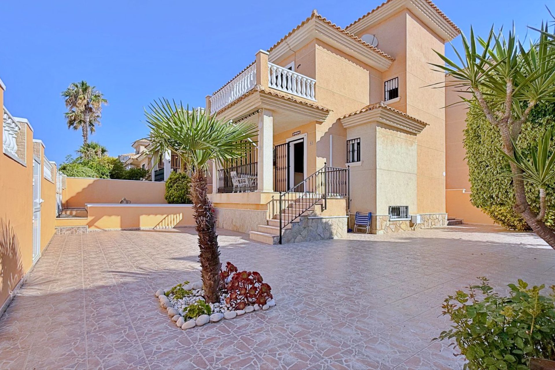 Resale - Villa -
Orihuela - Orihuela Costa