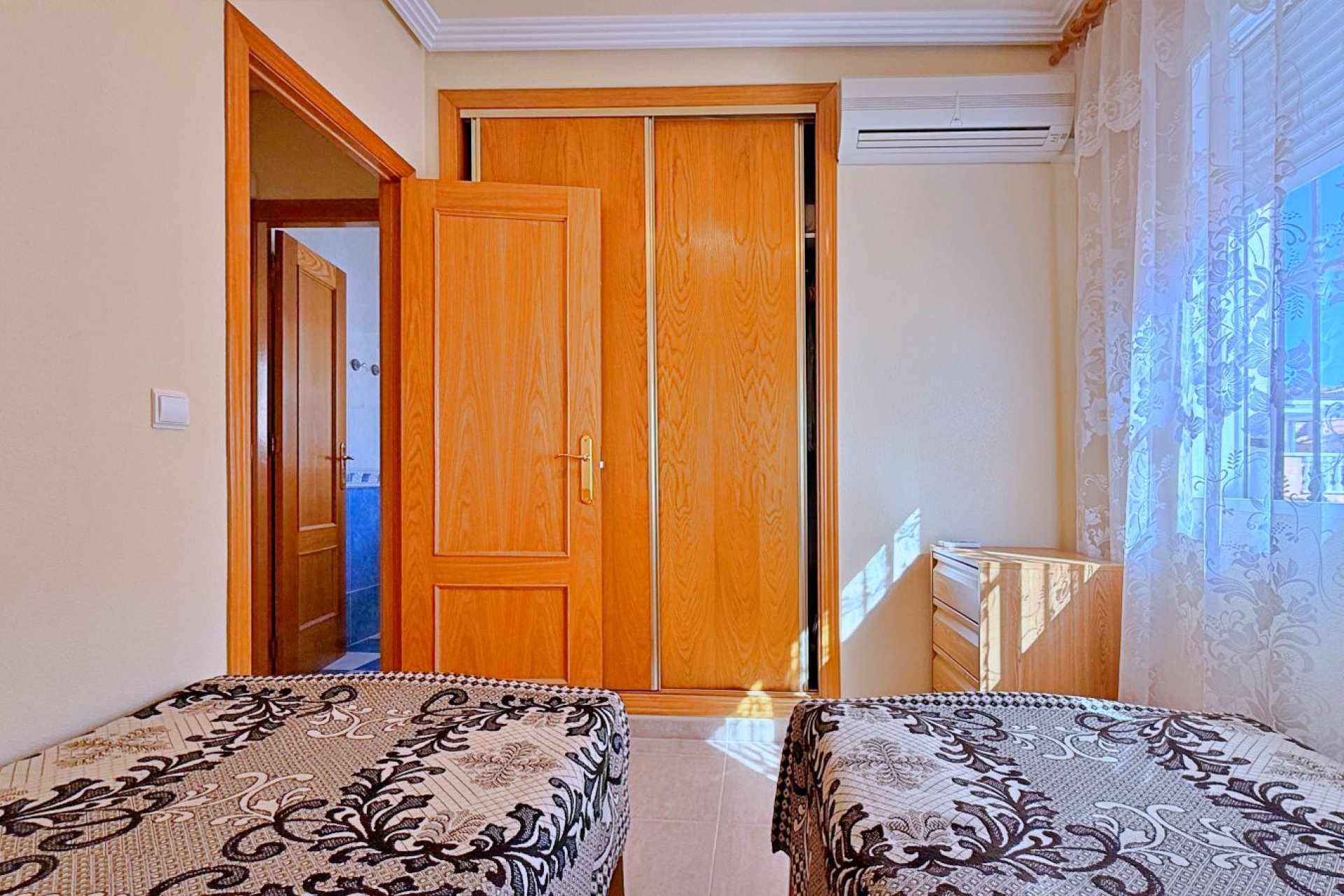 Resale - Villa -
Orihuela - Orihuela Costa