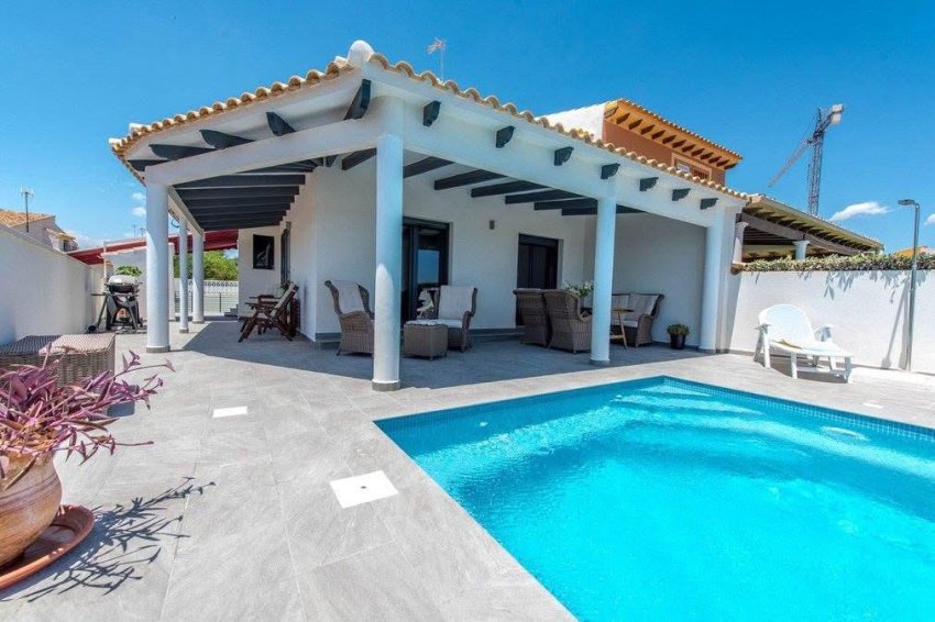 Resale - Villa -
Orihuela - Punta Prima