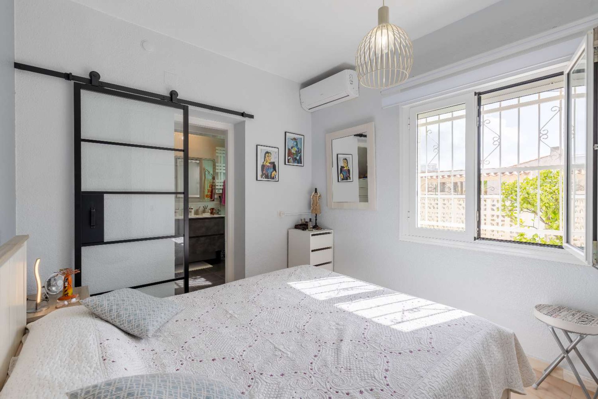 Resale - Villa -
Orihuela